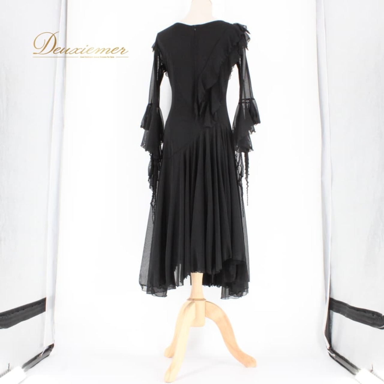 社交ダンス 衣装 スタンダード ドレス ワンピース レッスンウェア パーティドレス レディース Leirena 黒 ブラック系 無地 レース シンプル ブラックフォーマル系 モダン デザイン きれいめ シック エレガント 上品 ロングワンピース 袖あり 長袖 フレアスカート スカート丈ロング フリル ストレッチ 伸びる 体型カバー 大人かわいい ダンス用 競技用 練習用 発表会 先生用 レッスン 黒ドレス ロングドレス ウエスト切替 フロントファスナー 裾広がり レース袖 透け感 メッシュ シースルー