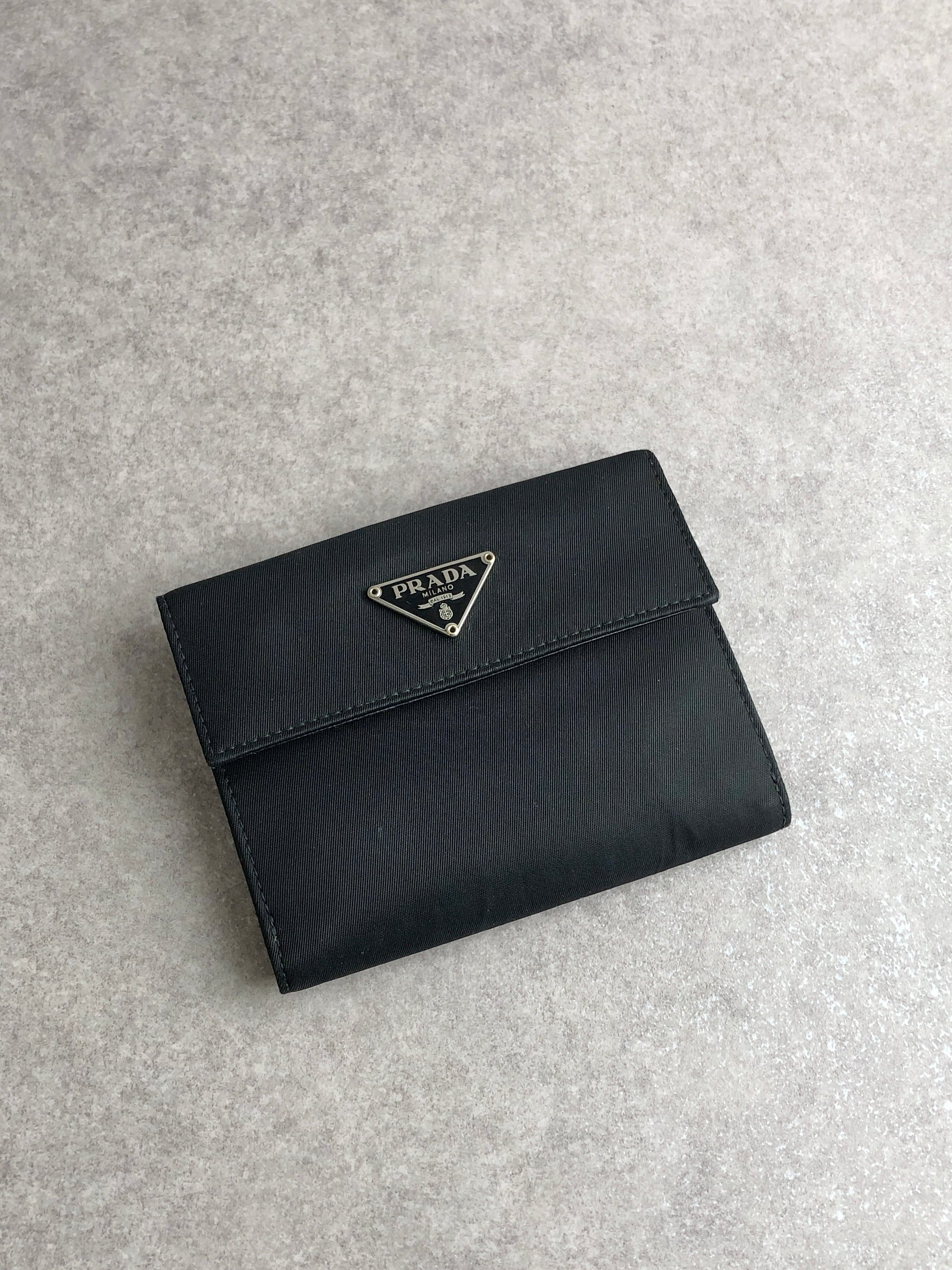 プラダ　財布　PRADA PRADA プラダ 財布 ブラック トライアングルロゴ ナイロン 2つ折り