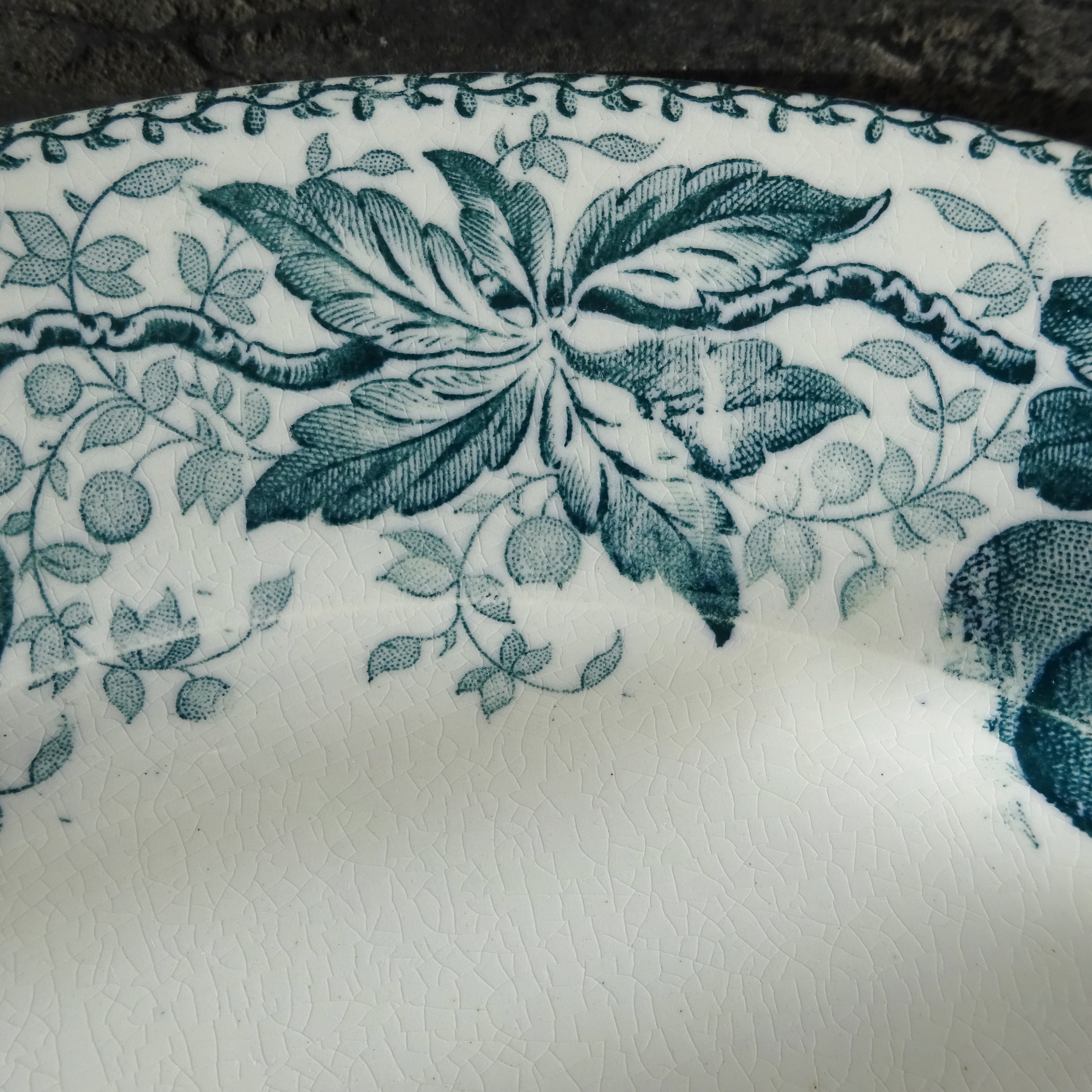 【 Épuisé 】T.F. Badonviller  modèle《CERISES》assiette plate (B)