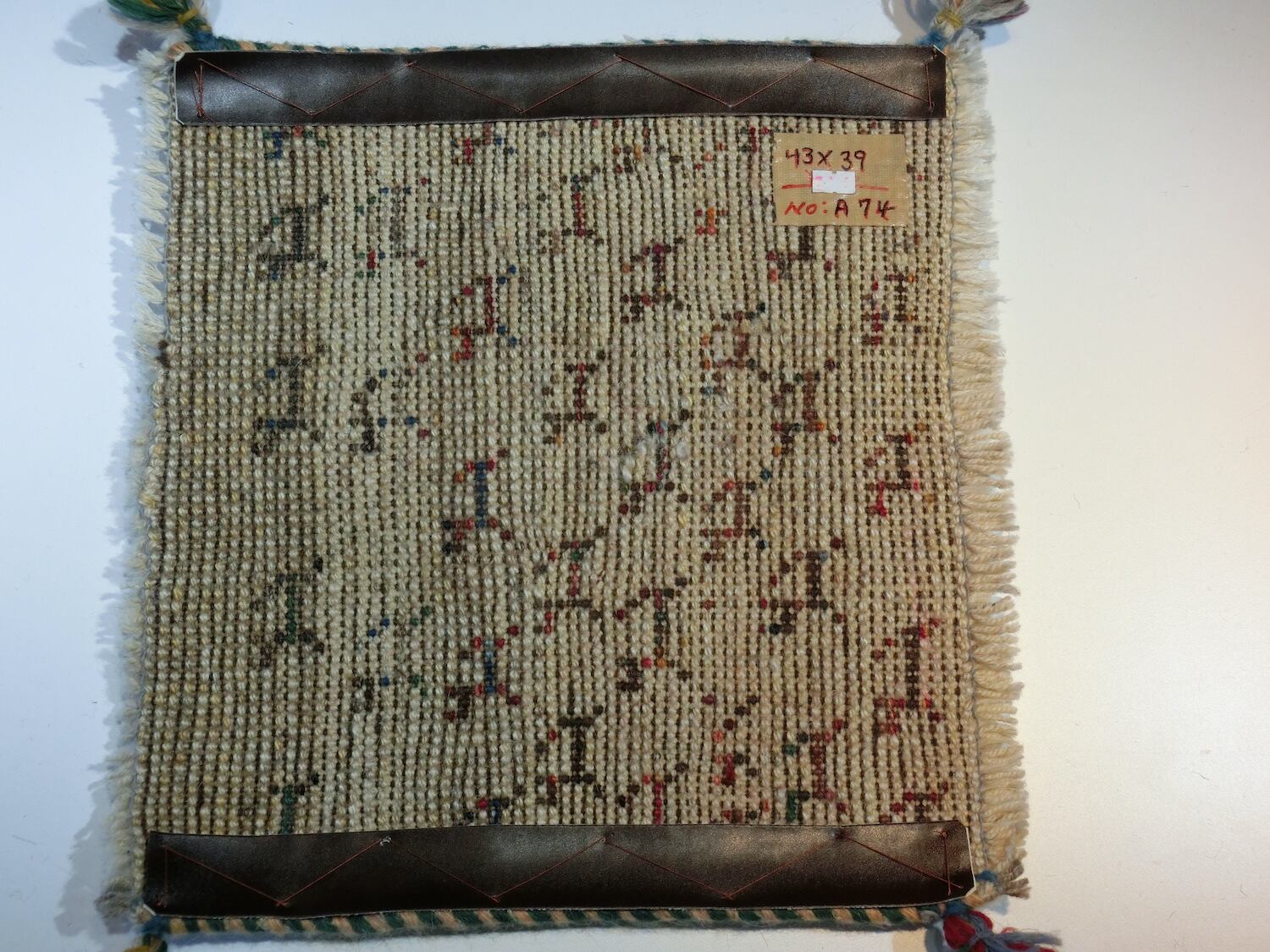 ペルシャ絨毯 ギャッベ 座布団 手織り イラン(74) ペルシャ産 手織り