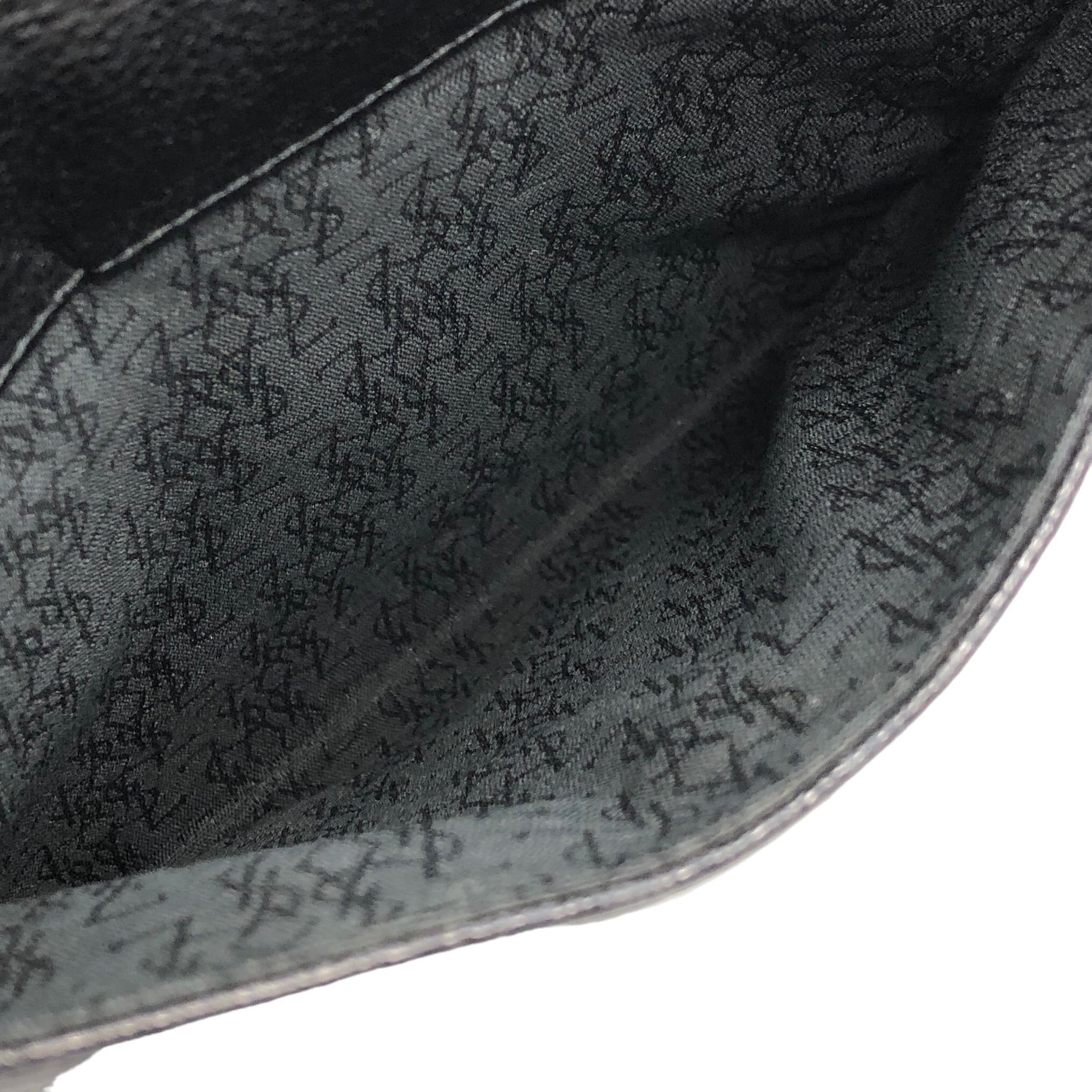 Yves Saint Laurent イヴ・サンローラン ショルダーバッグ ブラック