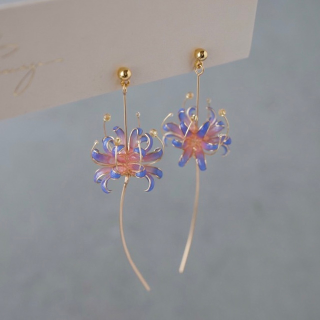 夕暮れの夏水仙 | Resurrection Lily Dangle Earrings