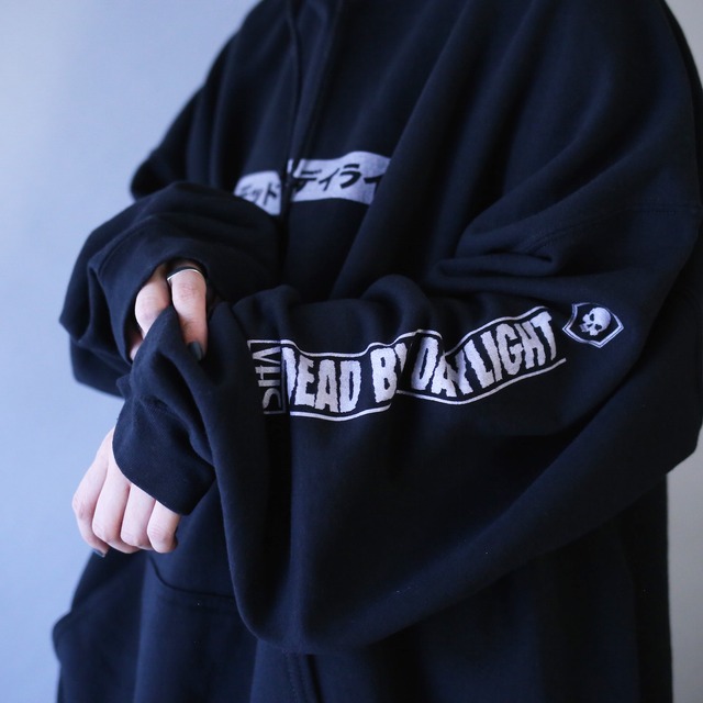 "デッド バイ デイライト" front and sleeve and back printed over silhouette sweat parka