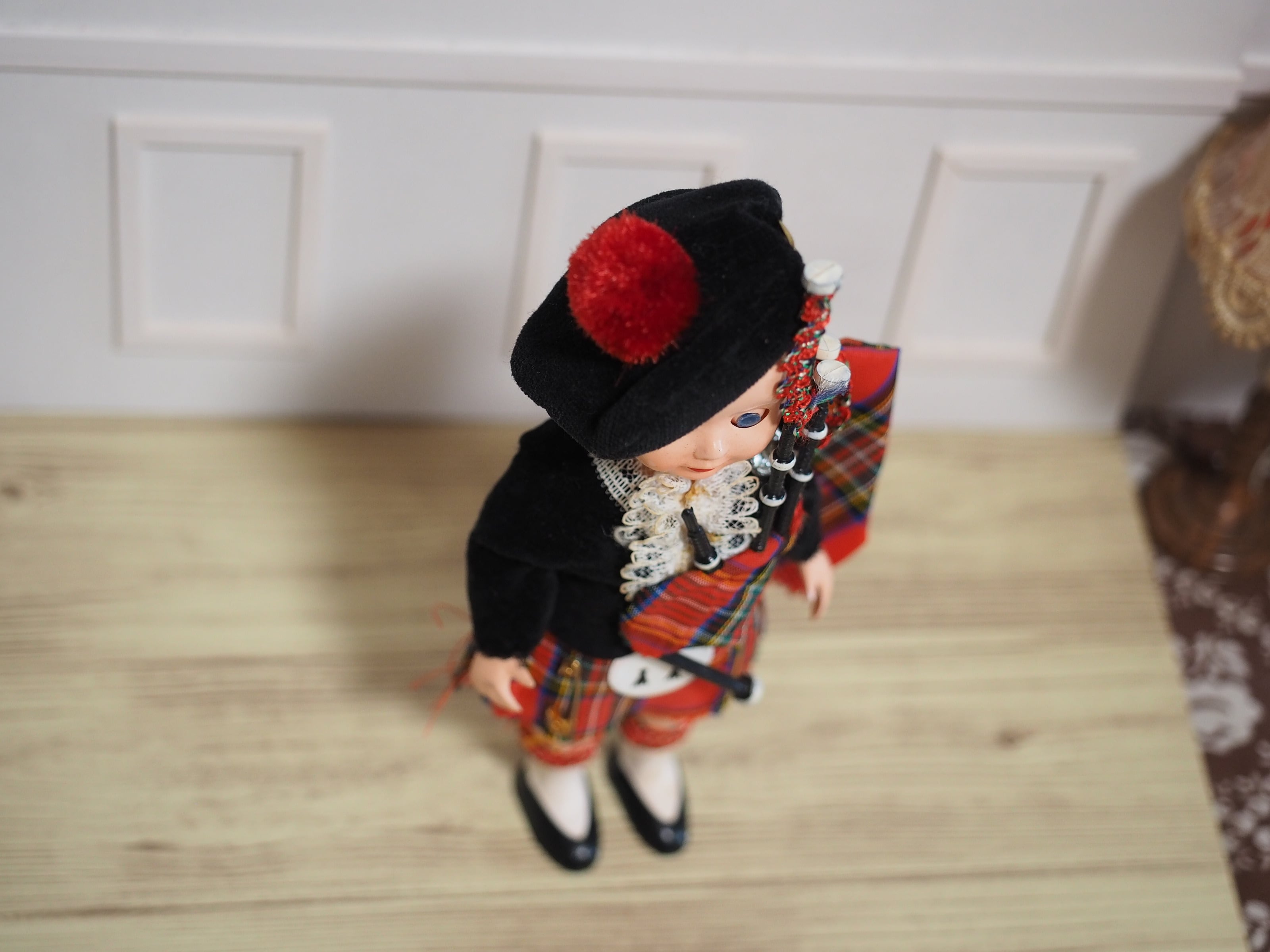 スコットランド 民族衣装のお人形 澄んだスリープアイ doll antiquus