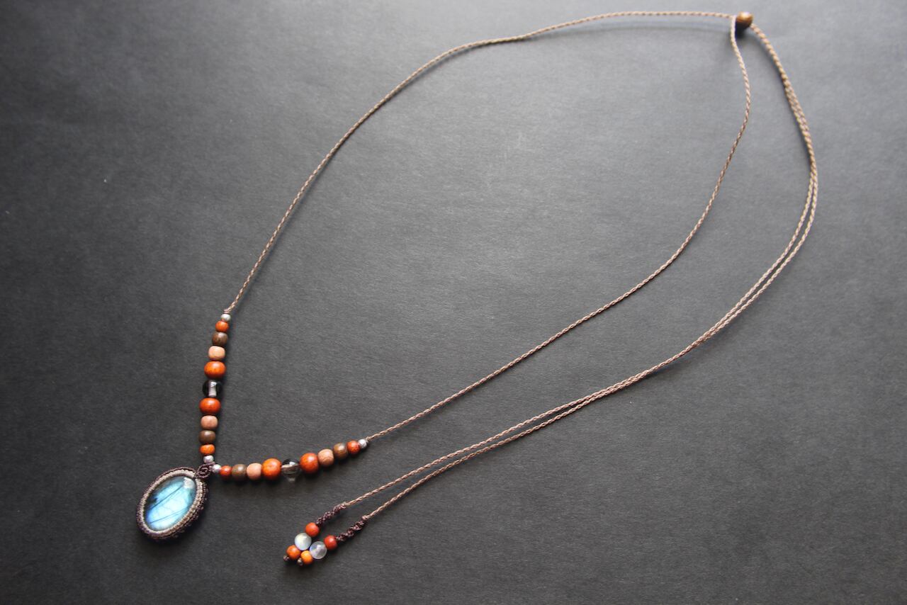 Labradorite micro macrame wood pendant