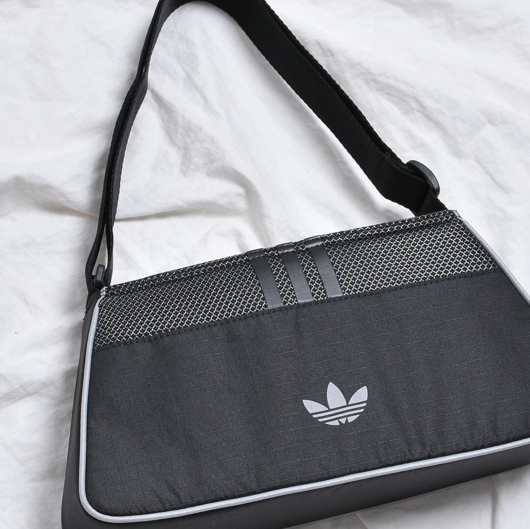 adidas】MINI AIRLINER BAG | VOLCAN&APHRODITE 公式通販