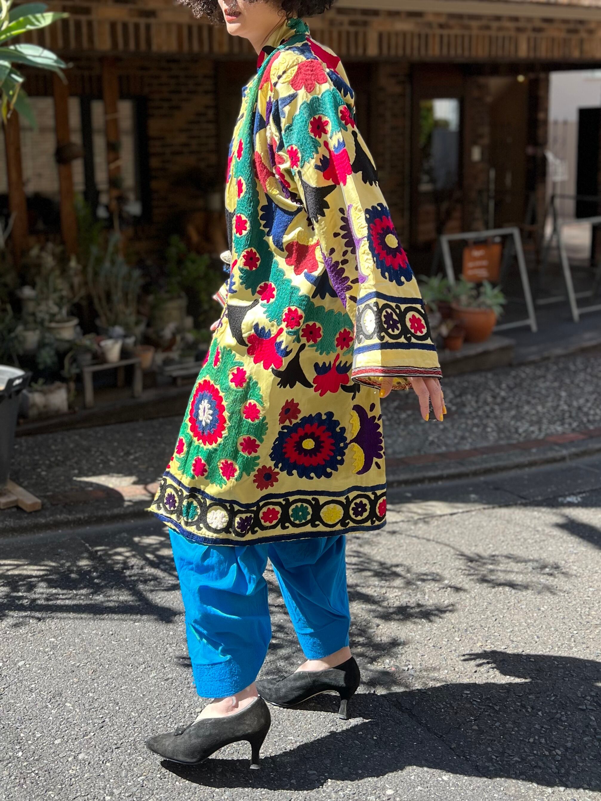 Vintage Uzbekistan Lemon yellow × multicolor floral embroidery 