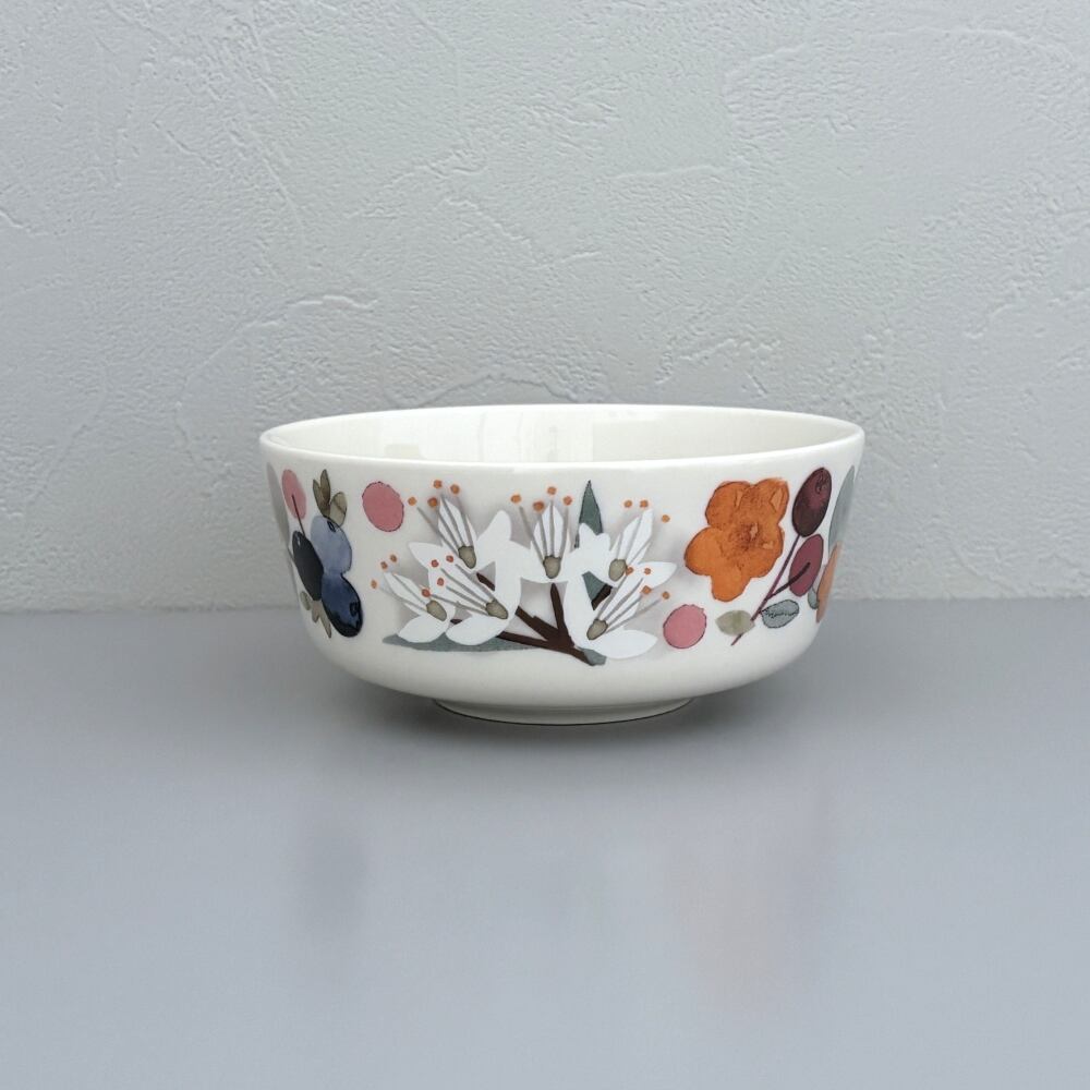 PENTIK】 Metsämarja Bowl（メッツァマルヤ ボウル）ホワイト 0.5ℓ