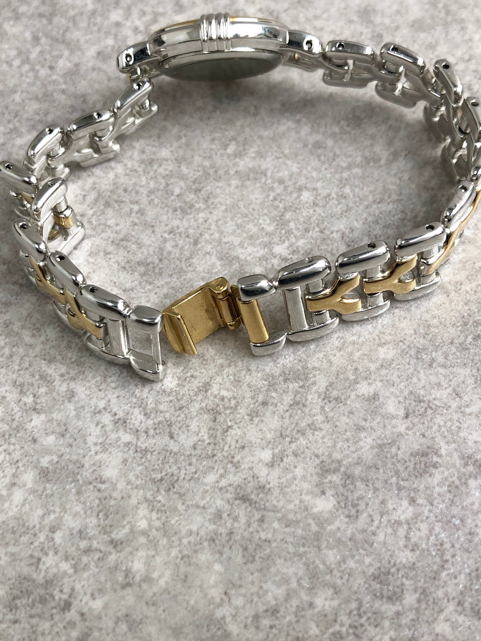 イヴサンローラン 腕時計 ゴールド ラウンド YSL ヴィンテージ⭐︎ Yves Saint Laurent YSL サンローラン ラウンド ウォッチ 腕時計