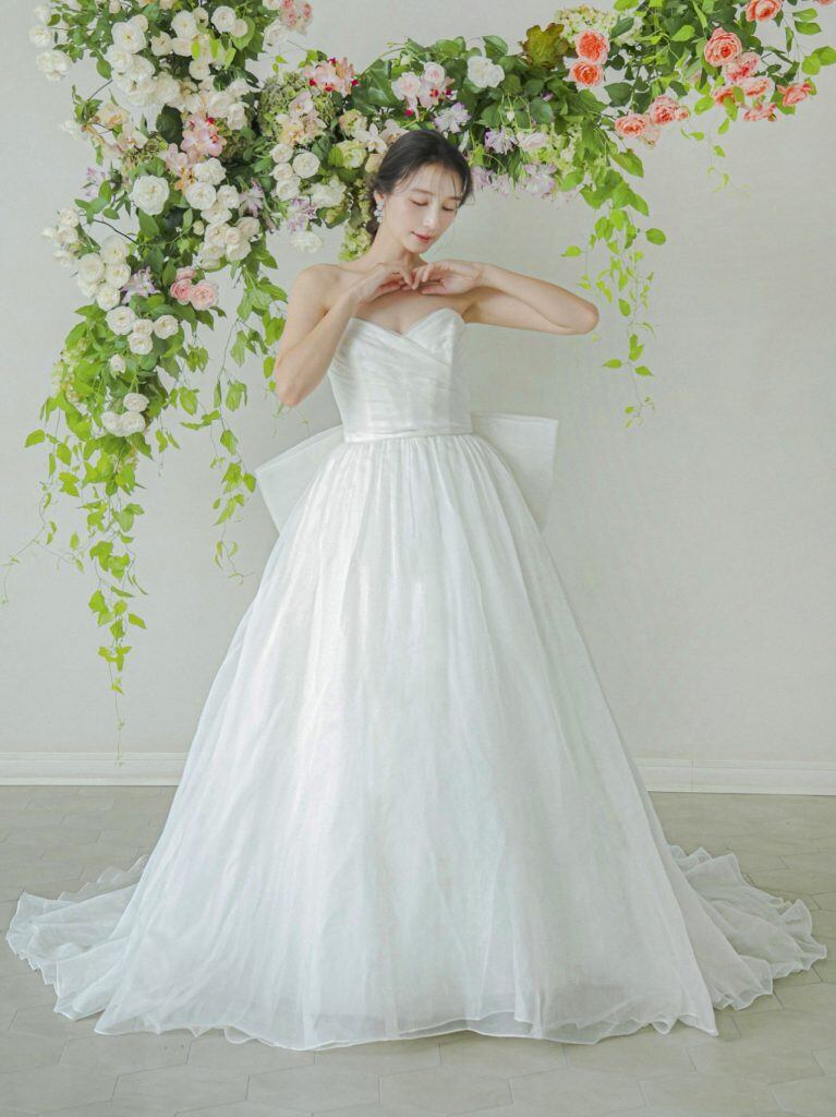 ウエディングドレス ベアトップ ふっくら柔らかなバックリボン 優しい  