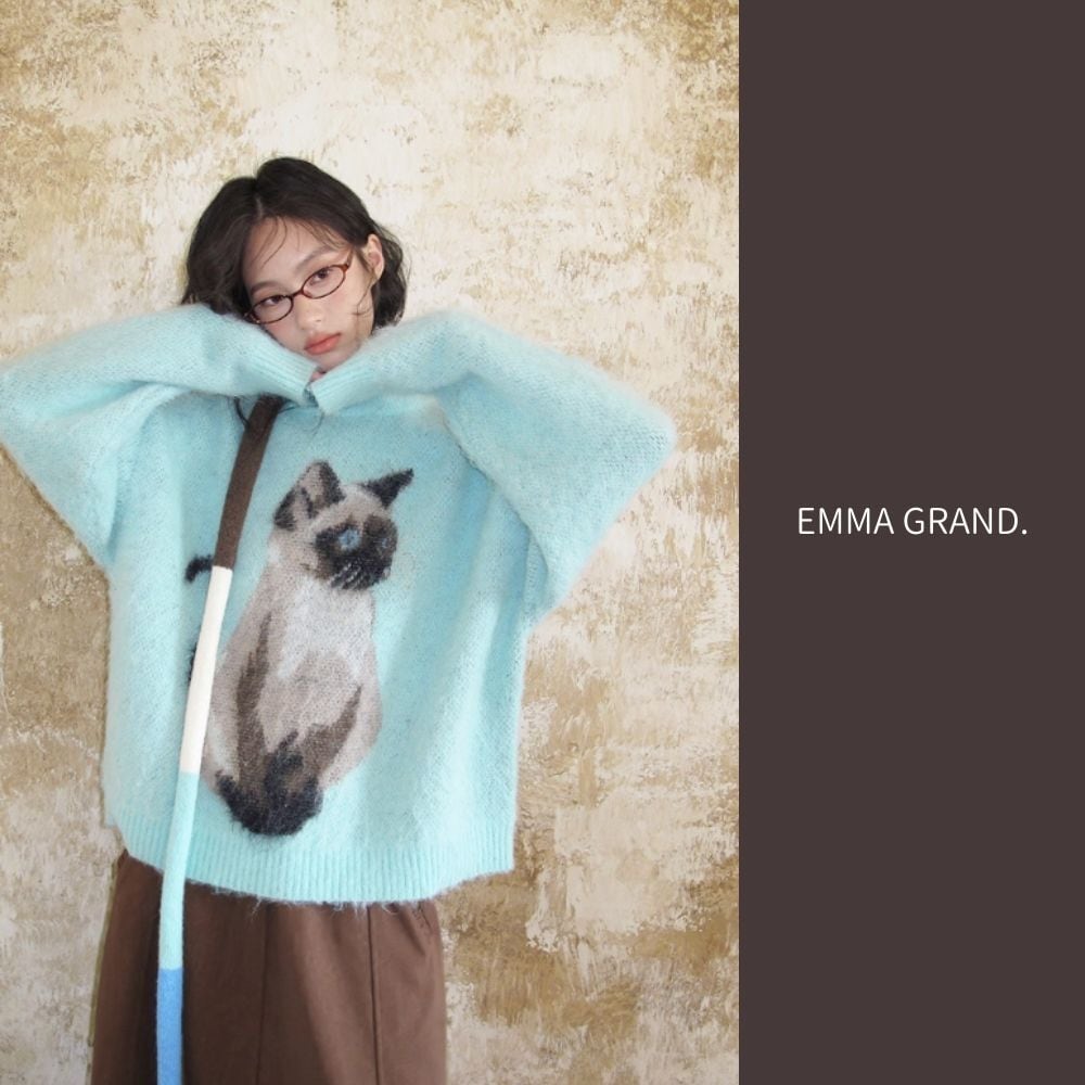 お値下げしました。シャム猫 氷空に佇むシャム猫のふんわりニットセーター E00596 | EMMA GRAND