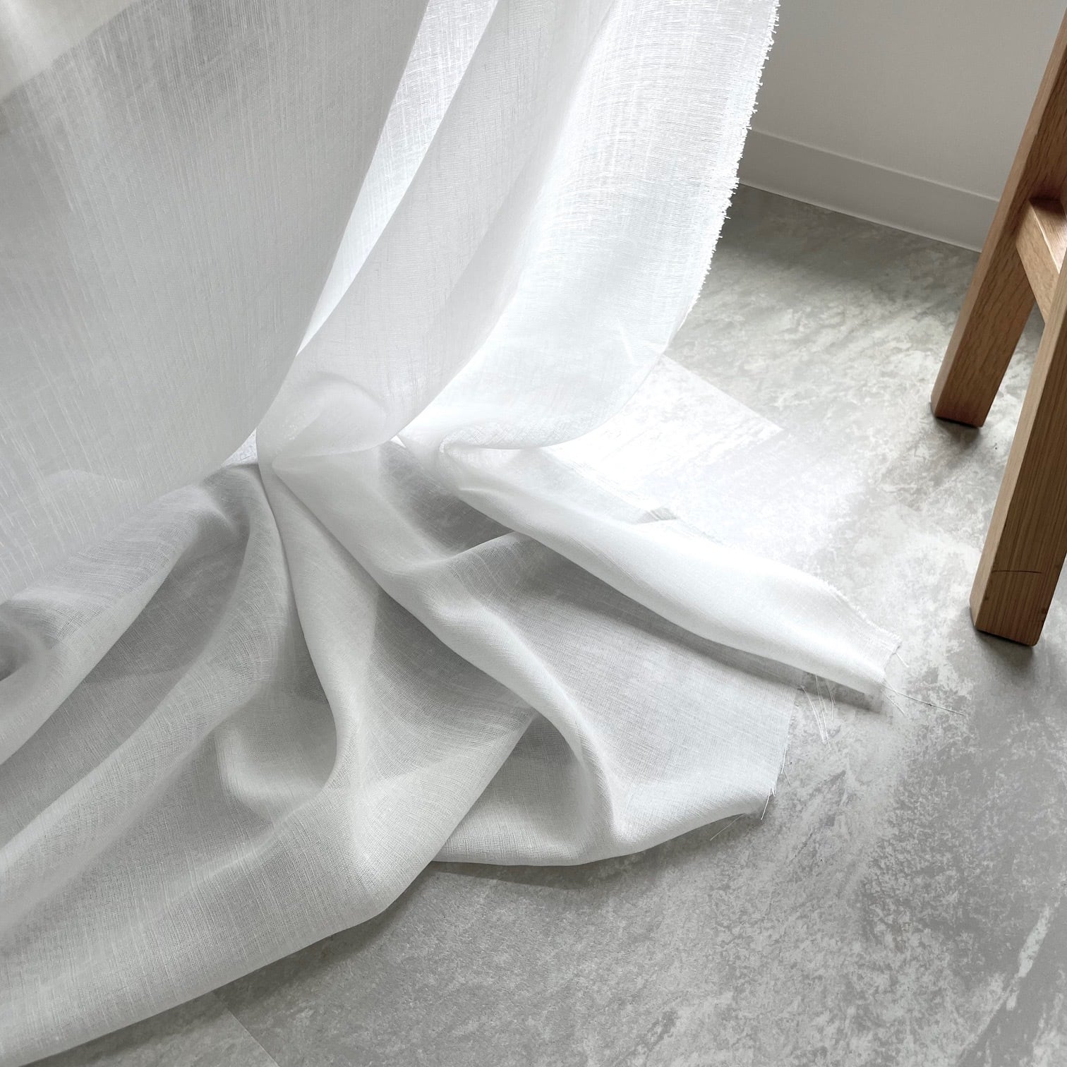 リネンライク ボトムロック シンプルレース／1.5倍ヒダ／両開き（2枚