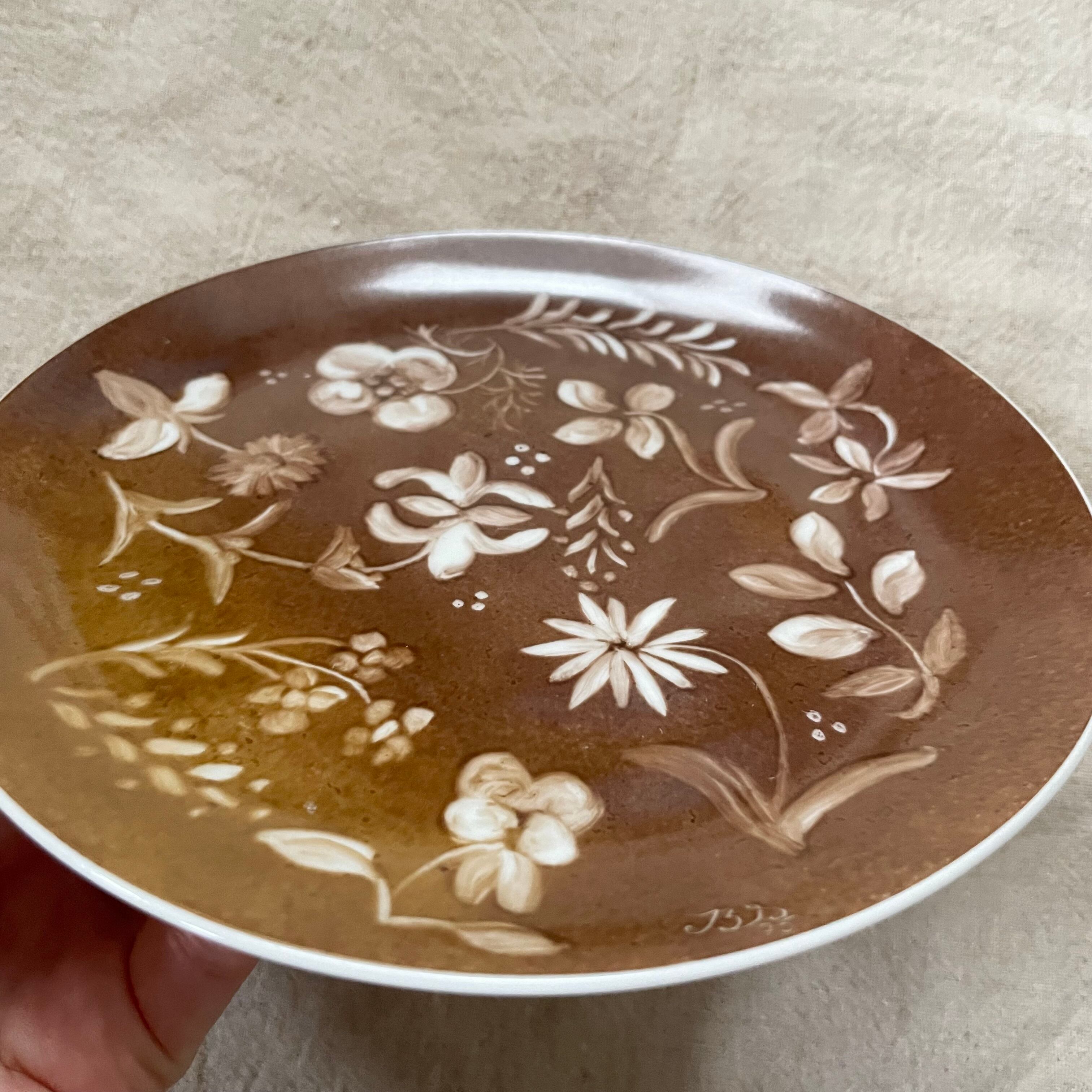 茶色の花模様の皿 | tsuitachi craft&brocante