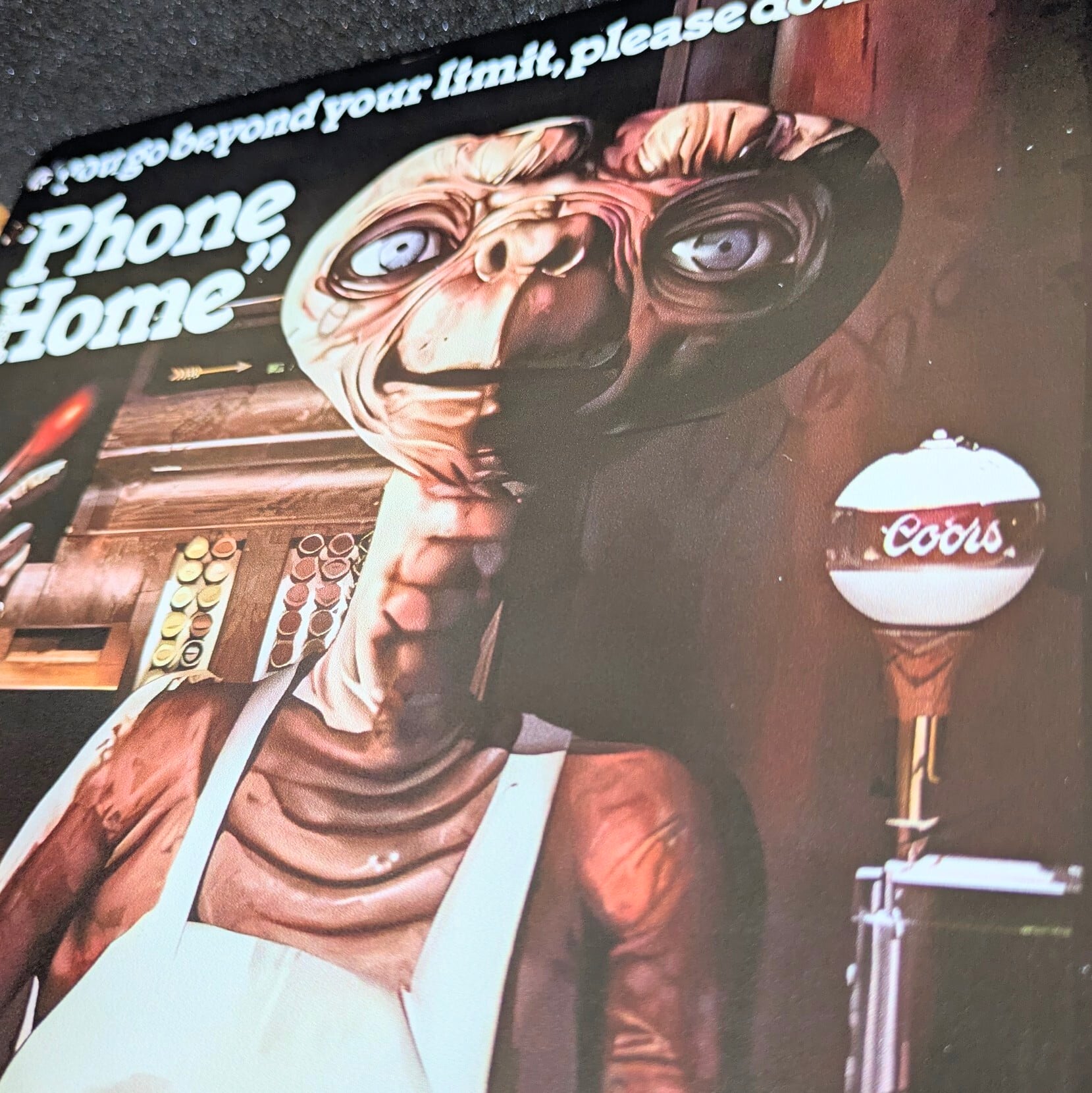 送料無料!ちょうどいいブリキ看板 【E.T.】『 Phone Home 』Coors社 / Coors Banquet / クアーズ 缶ビール / METAL SIGN / メタルサイン / ブリキ看板 / サインボード / ビンテージ加工〚アメリカン雑貨 アメトイ〛