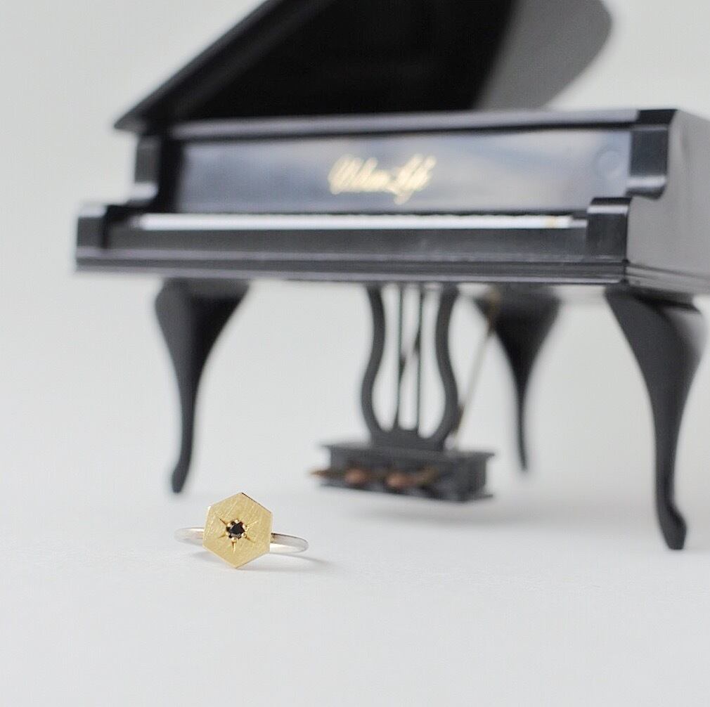 Black ホビー・楽器・アート ピアノスタインウェイキャプスタン