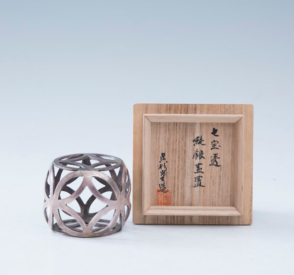 純銀 七宝透かし 蓋置 茶道具 茶会 七宝繋ぎ文 吉祥文様 呉杉堂 共箱  