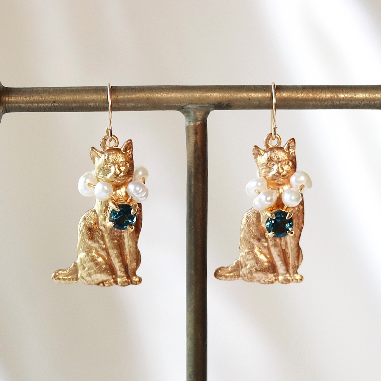 【猫の日SALE】Giardinoピアス（短毛猫・ロンドンブルートパーズ）