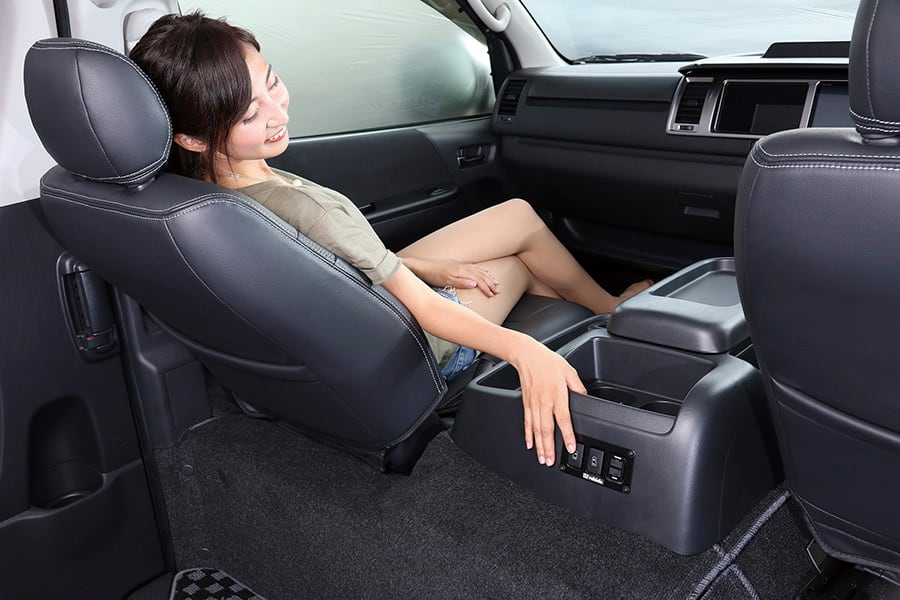UI vehicle ハイエース 200系4型〜 パワースライドドア追加スイッチ