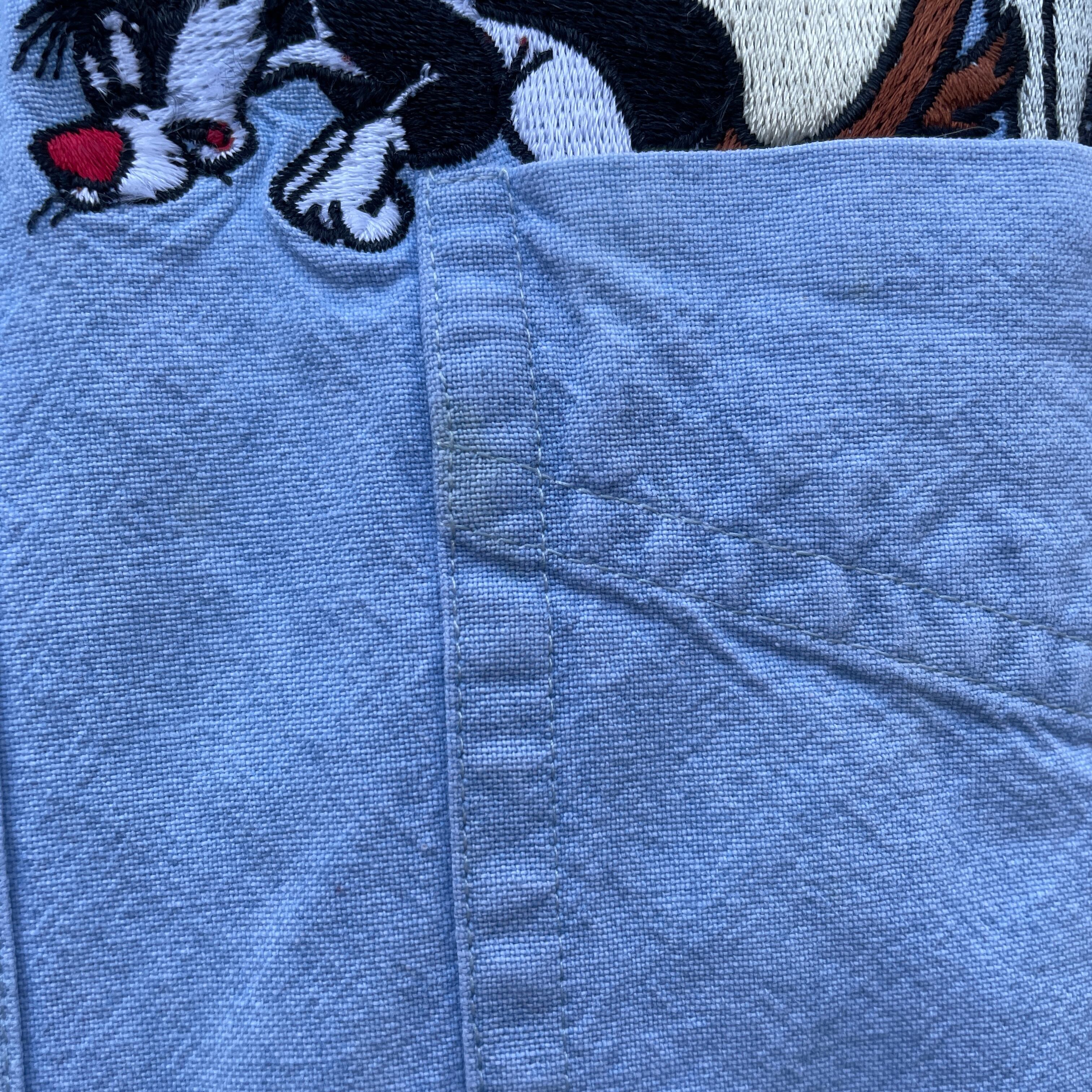 ルーニーテューンズ☆アメフトビッグキャラ刺繍ワークグリーンデニムシャツ 90s 90年代 ルーニーテューンズ キャラクター刺繍 デニムシャツ メンズL
