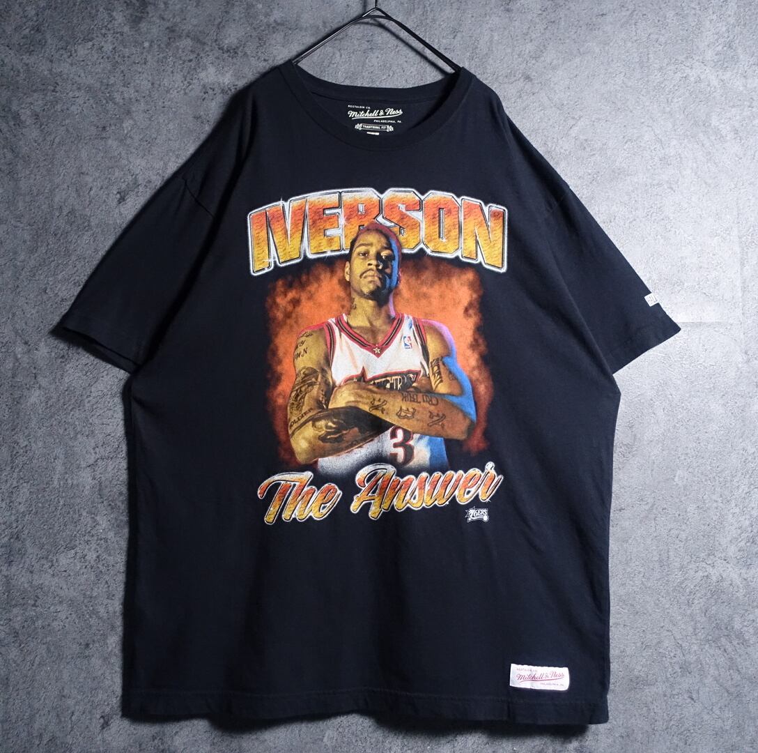 “Mitchell & Ness” Black ALLEN IVERSON Print T-shirt