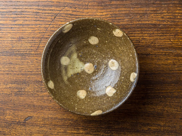 4寸飯茶碗 茶地に白ドット柄（小鉢・盃）／西川真衣