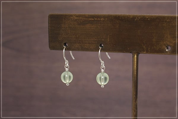 プレナイト6ミリ玉ピアス(イヤリング)