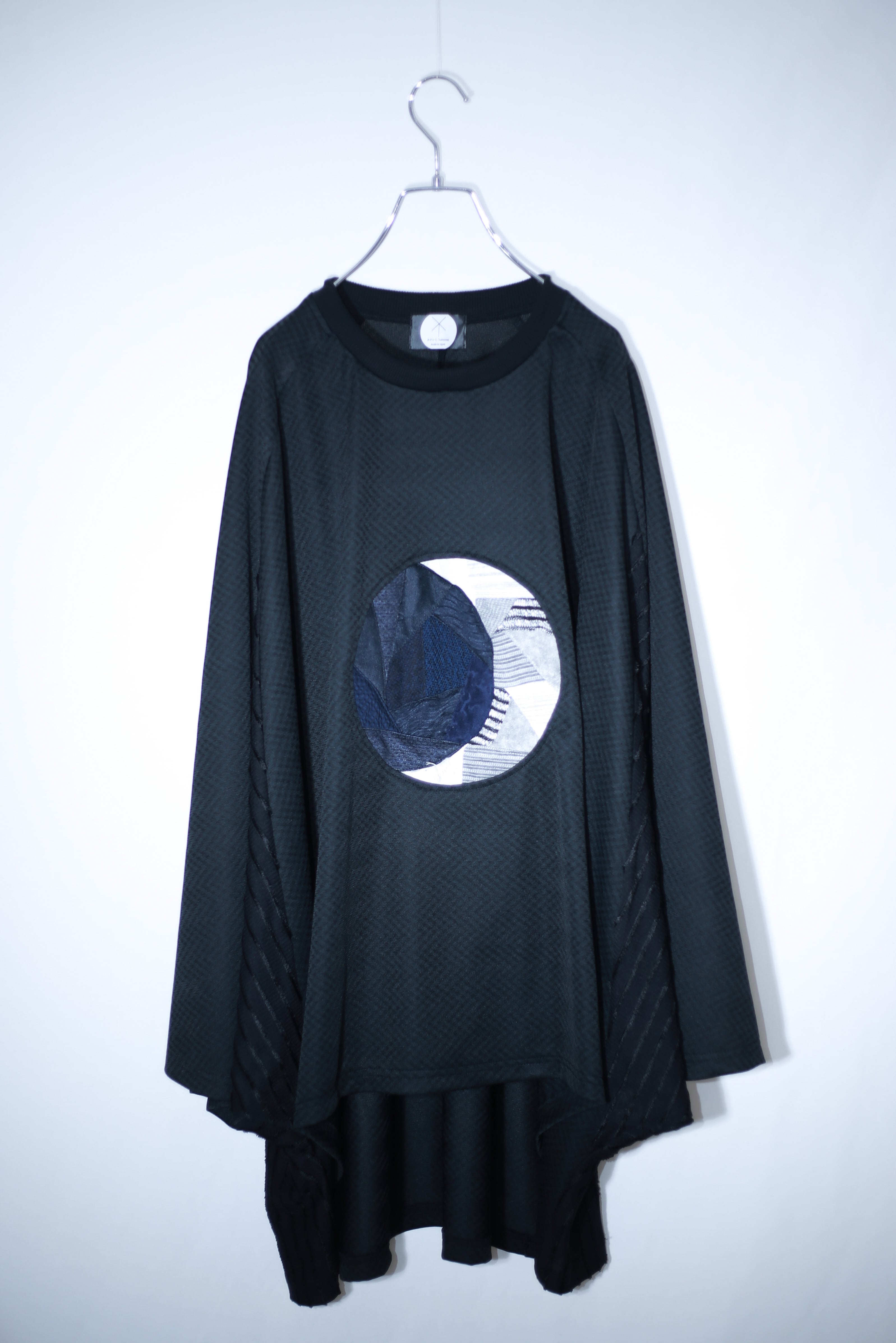 Bat-T-shirts ○ crescent moon (black)