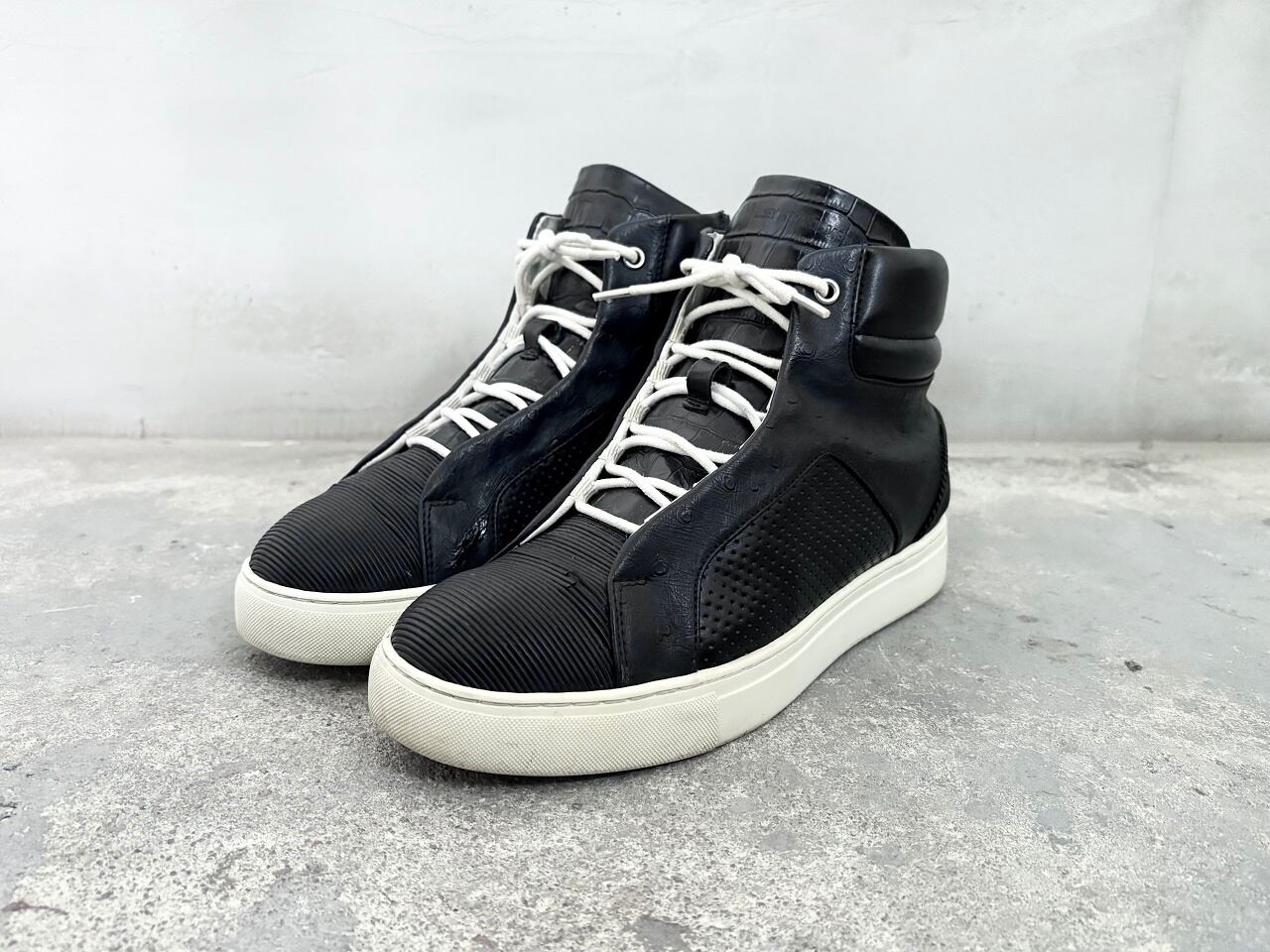 ISSEY MIYAKE MEN Side zip high cut shoes