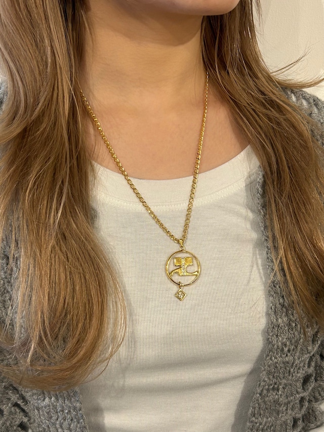 courrèges/ vintage circle logo gold necklace.