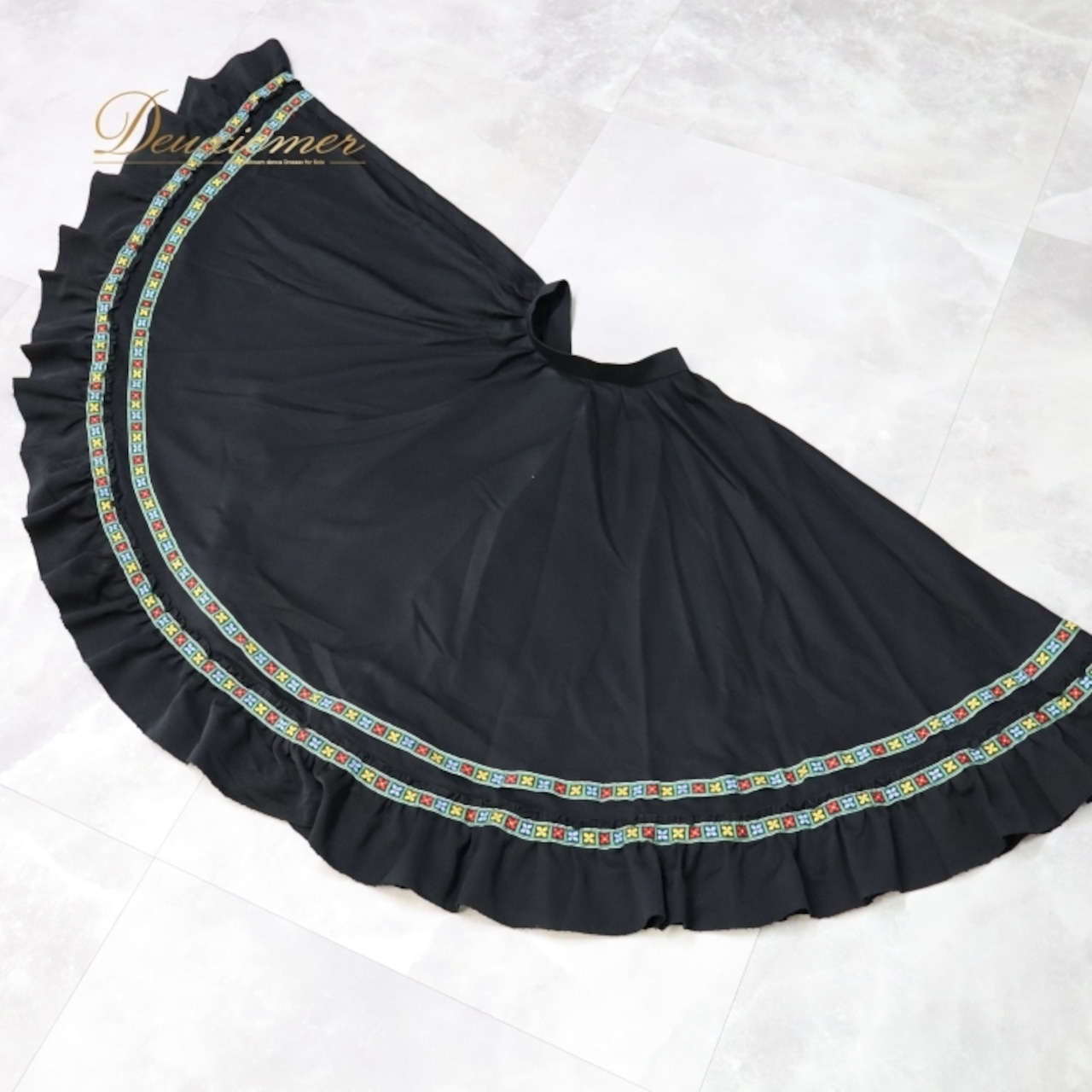 フォークダンス 衣装 スカート ブラック系 刺繍 花 黒 緑 青 赤 黄 チロリアン チロルスカート カントリー ボリューム ダンス衣装 イベント かわいい グリーン系 ブルー系 レッド系 イエロー系