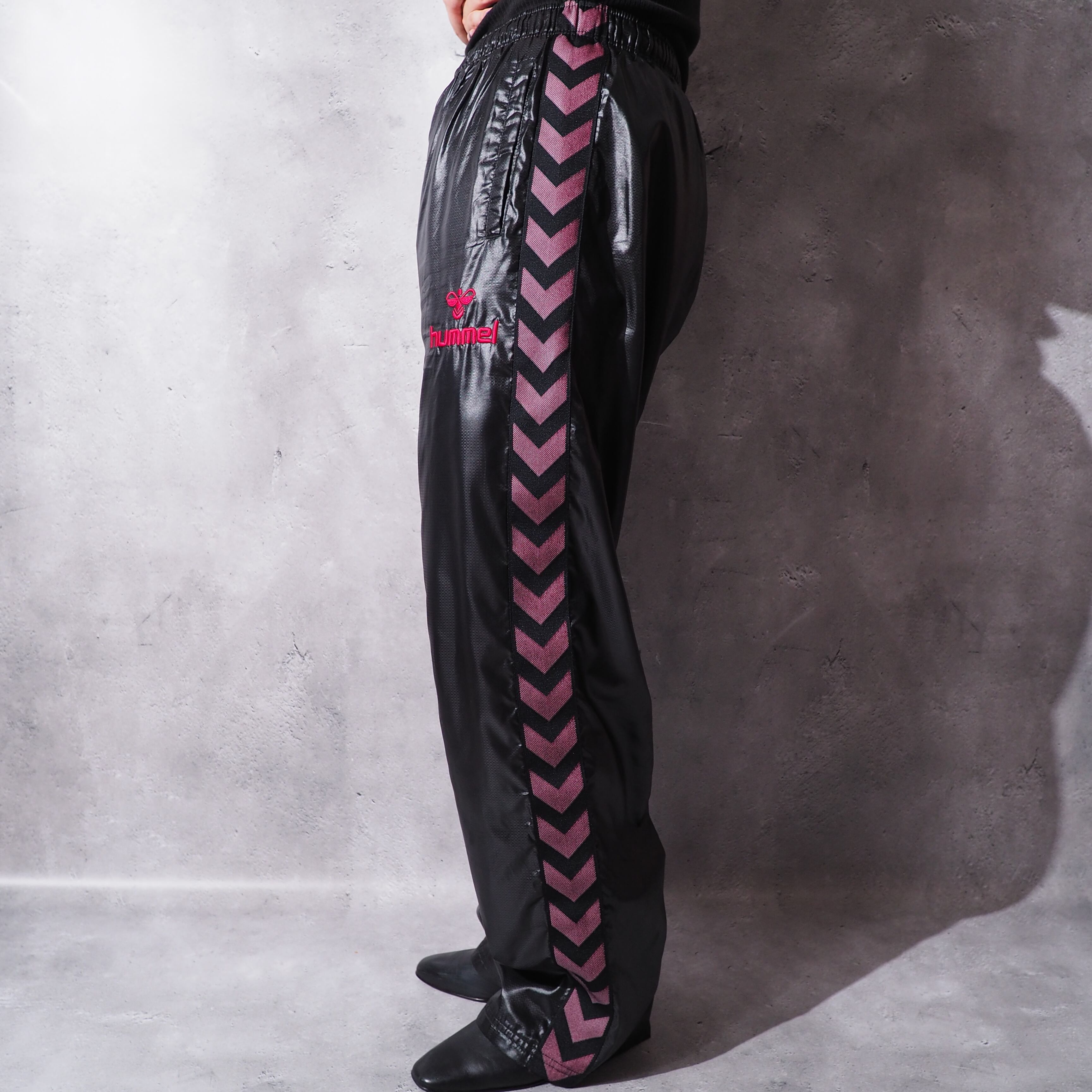 ” hummel ” arrow line × logo embroidery track gross pants