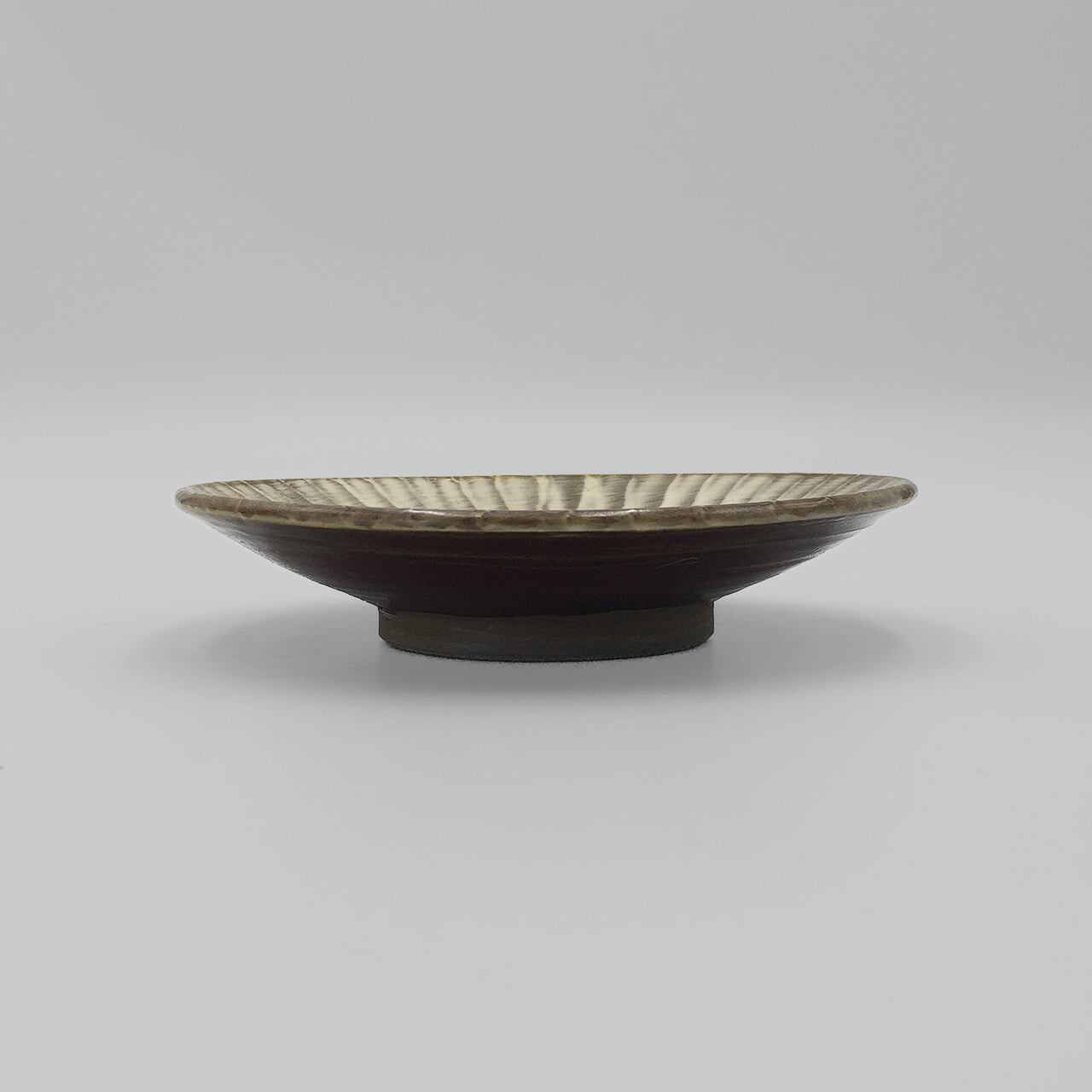 磁州窯(鉅鹿手)無地 白釉 厚縁 小皿 平盃(9.5㎝) うまく 磁州窯(鉅鹿手)無地 白釉 厚縁 小皿 平盃(9.5㎝) うまく