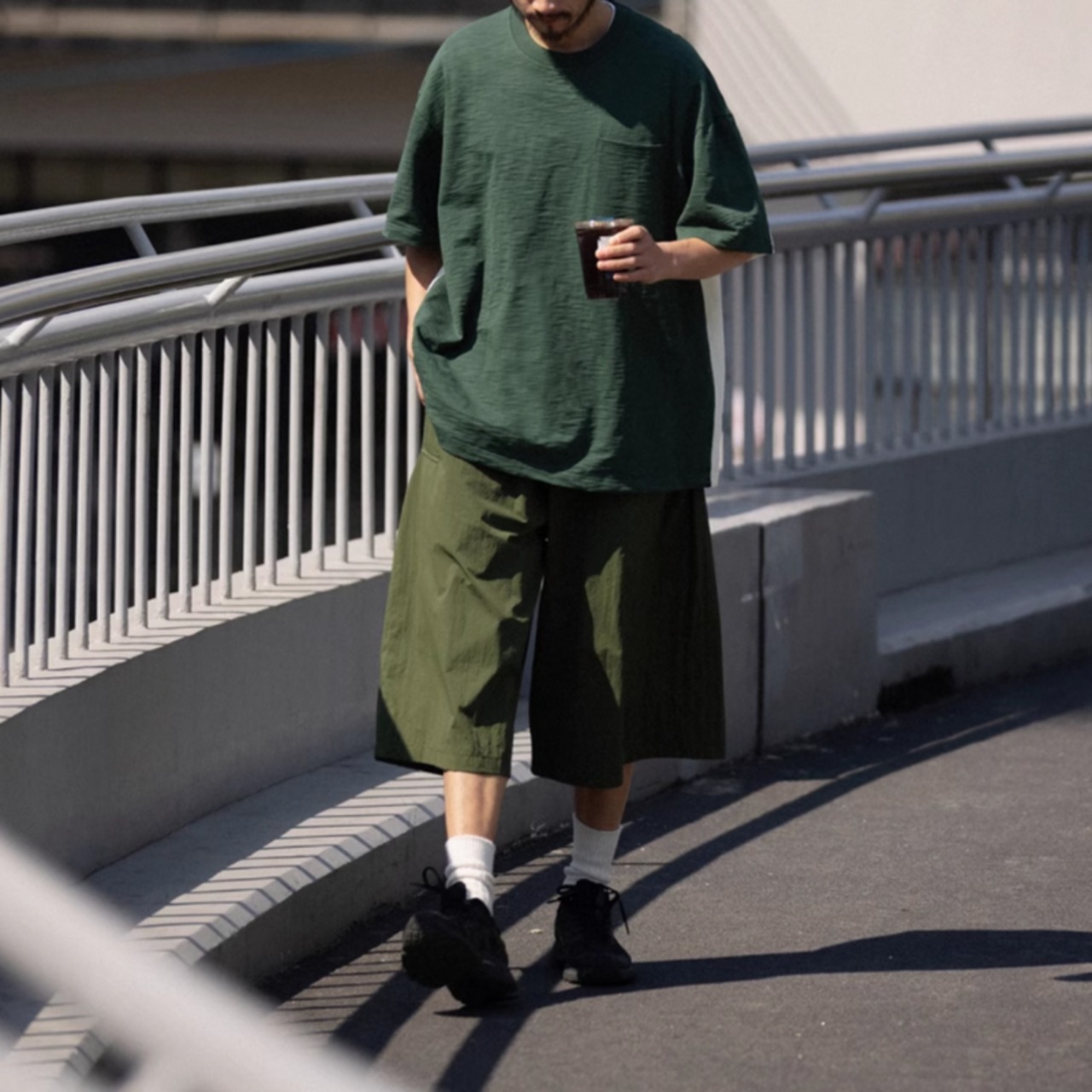 ワイドレッグ7分丈薄手ナイロンパンツ　0713