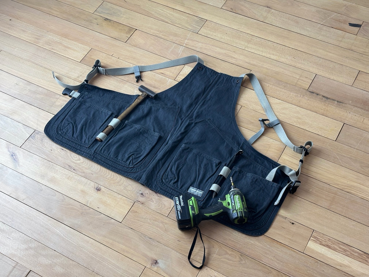 【NEW】リビセンオリジナルエプロン by iori products | カーキ・ベージュ・デニム