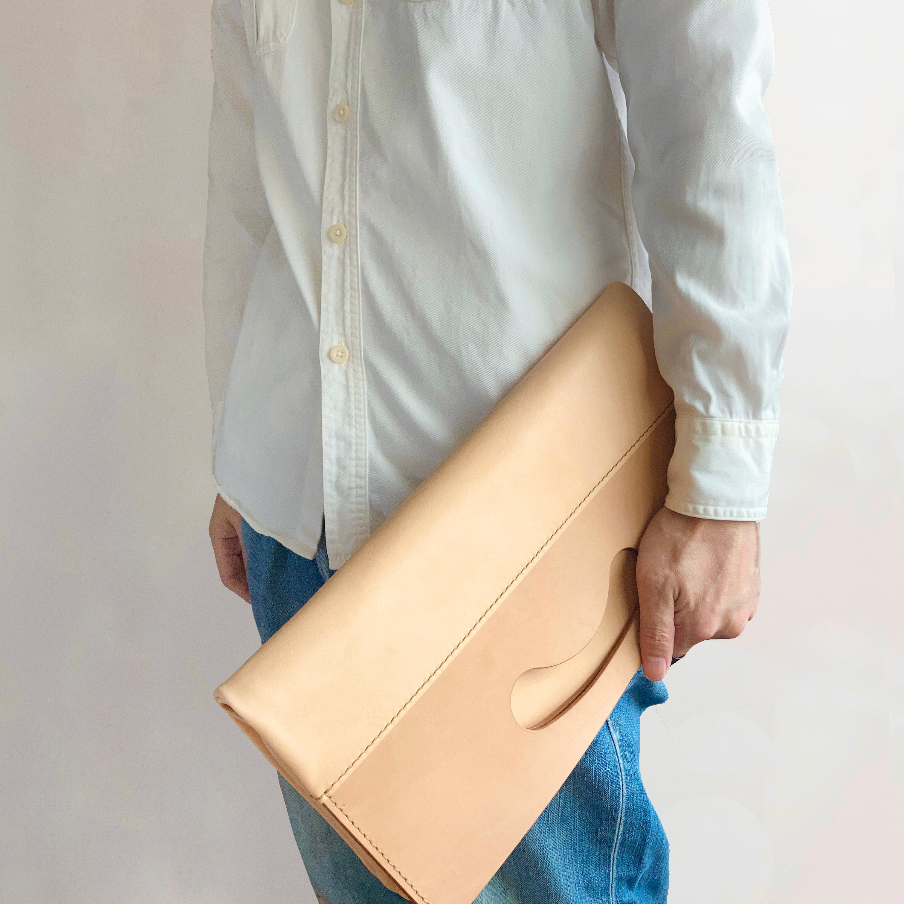 ヌメ革丨クラッチバッグ【nicori/にこり】荷物が増えると機嫌を