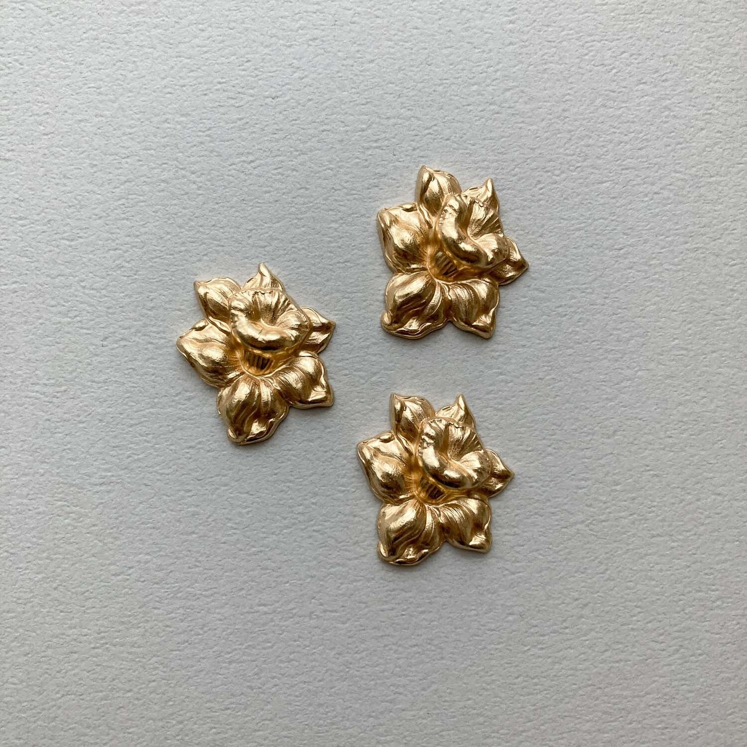 最終入荷〉USA真鍮 2重咲きお花のプレートパーツ | Dua-アクセサリー