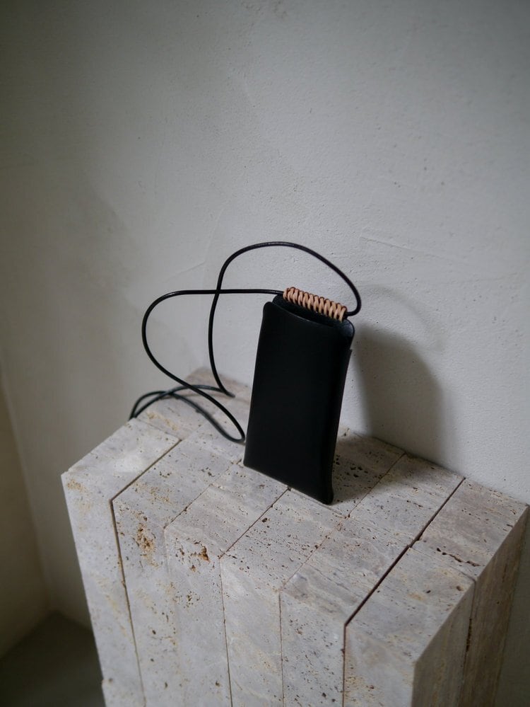 KAMARO'AN woven台湾　iphone pouch natural Kamaro'an Woven Iphone Pouch | BENTO