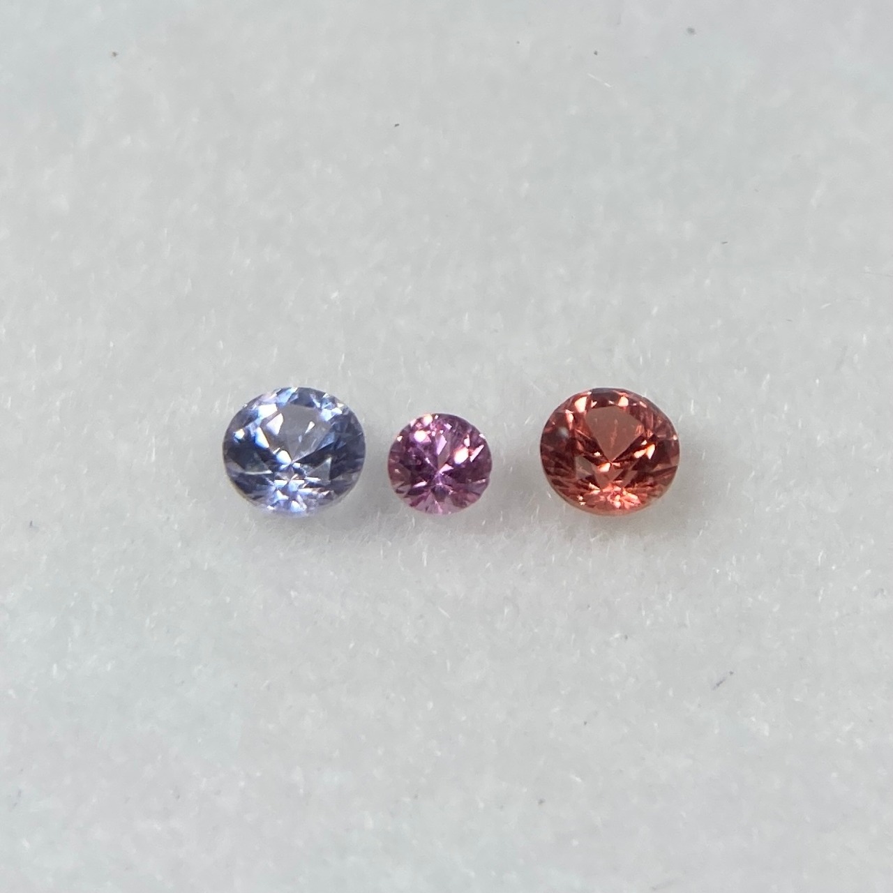 丸いスピネル メレセット 約1.4-1.8mm r-0549