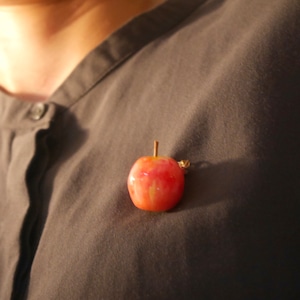 まんまるりんごのブローチ【apple brooch】