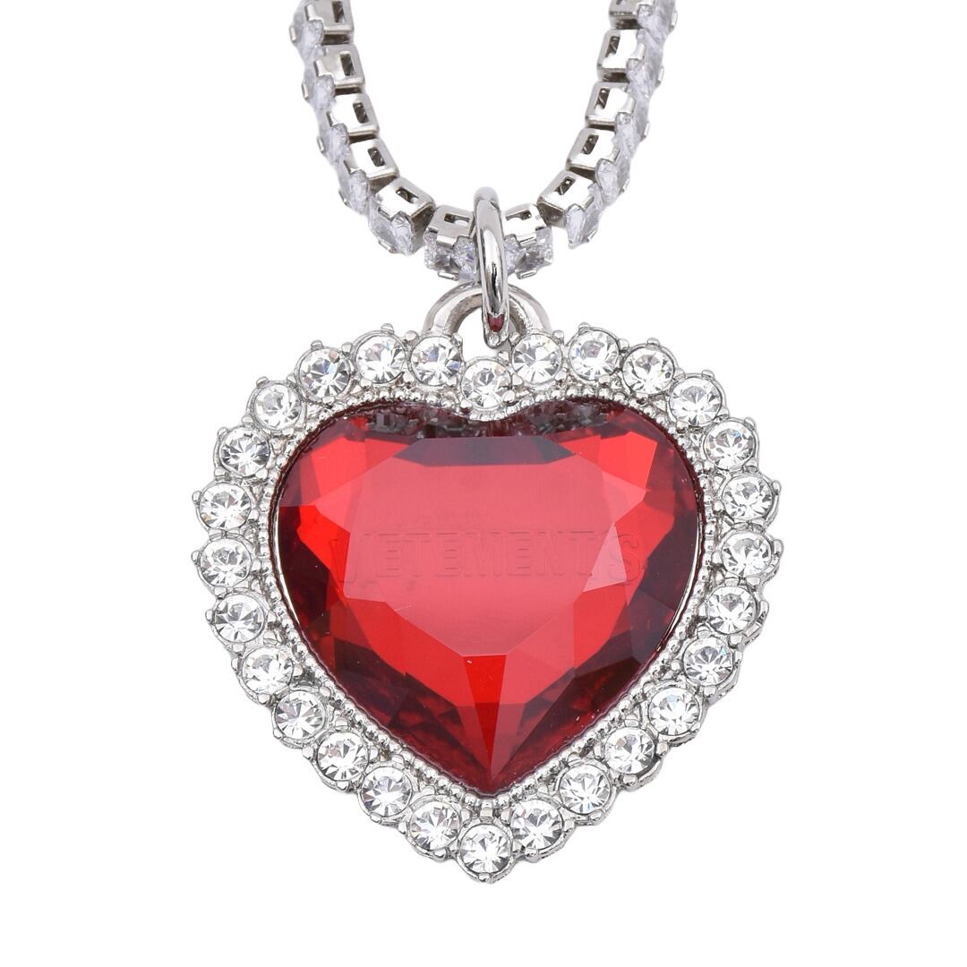VETEMENTS】CRYSTAL HEART NECKLACE | AYIN