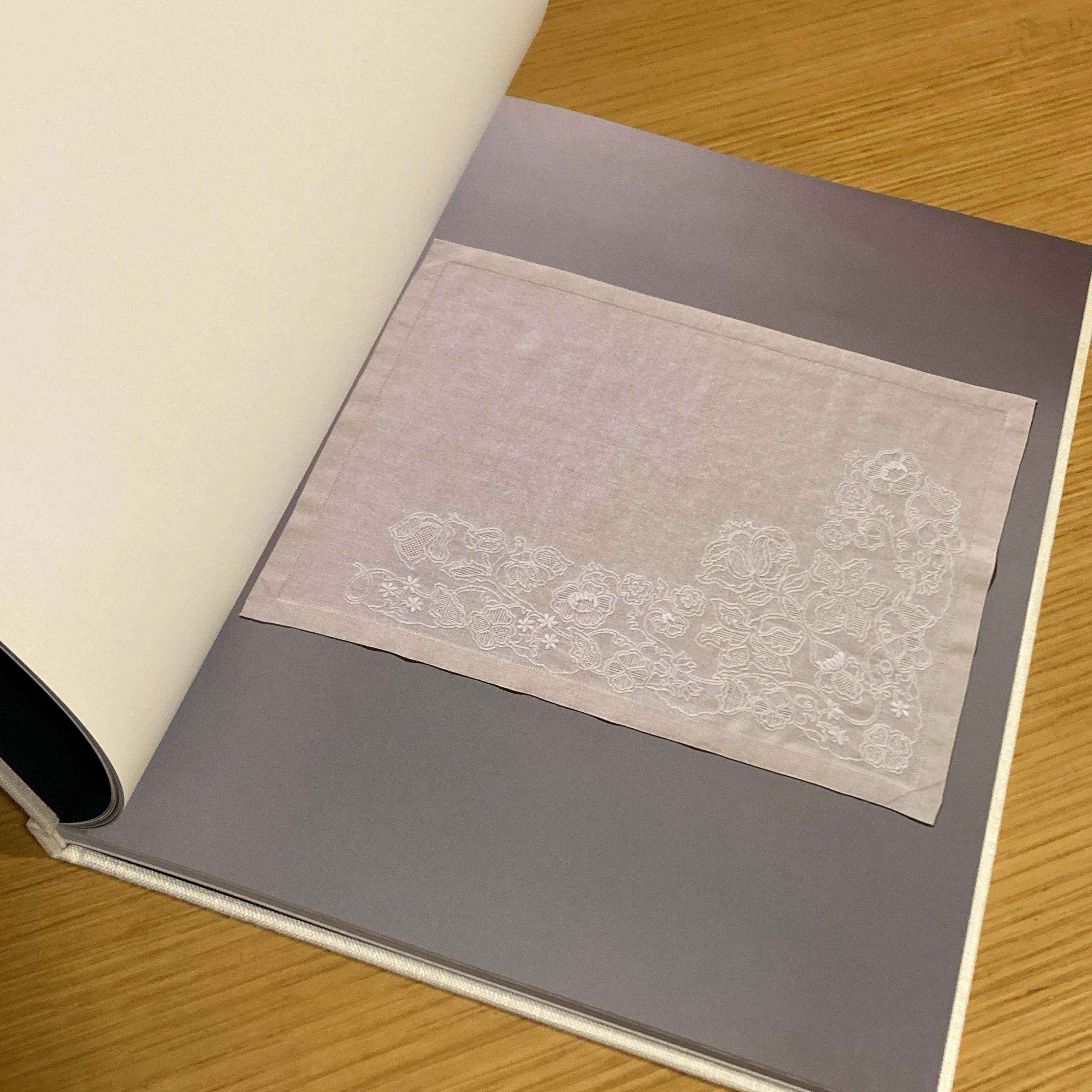 GRETHE 刺繡教室 デンマーク刺繍 サンプラー集 / 編集 homspun. 写真