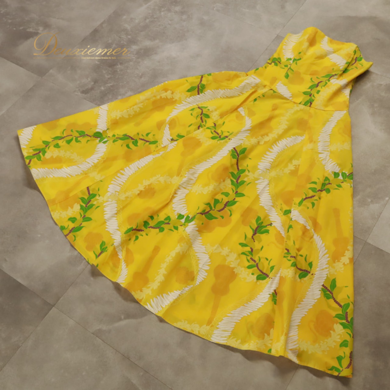 フラダンス 衣装 T&L MUUMUU FACTORY ムームーファクトリー ワンピース ドレス イエロー系 ウリウリ柄 ウクレレ柄 プニウニードラム柄 楽器柄 植物柄 ハワイアンプリント ハワイアン アロハ フラ ダンス レッスン 練習 華やか 鮮やか かわいい おしゃれ 黄 緑 白 橙 紫 グリーン系 ホワイト系 オレンジ系 パープル系