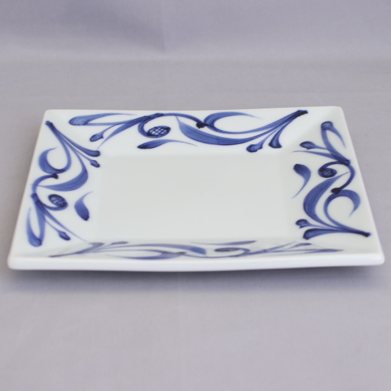 砥部焼 千山窯 角プレート（中） 青唐草