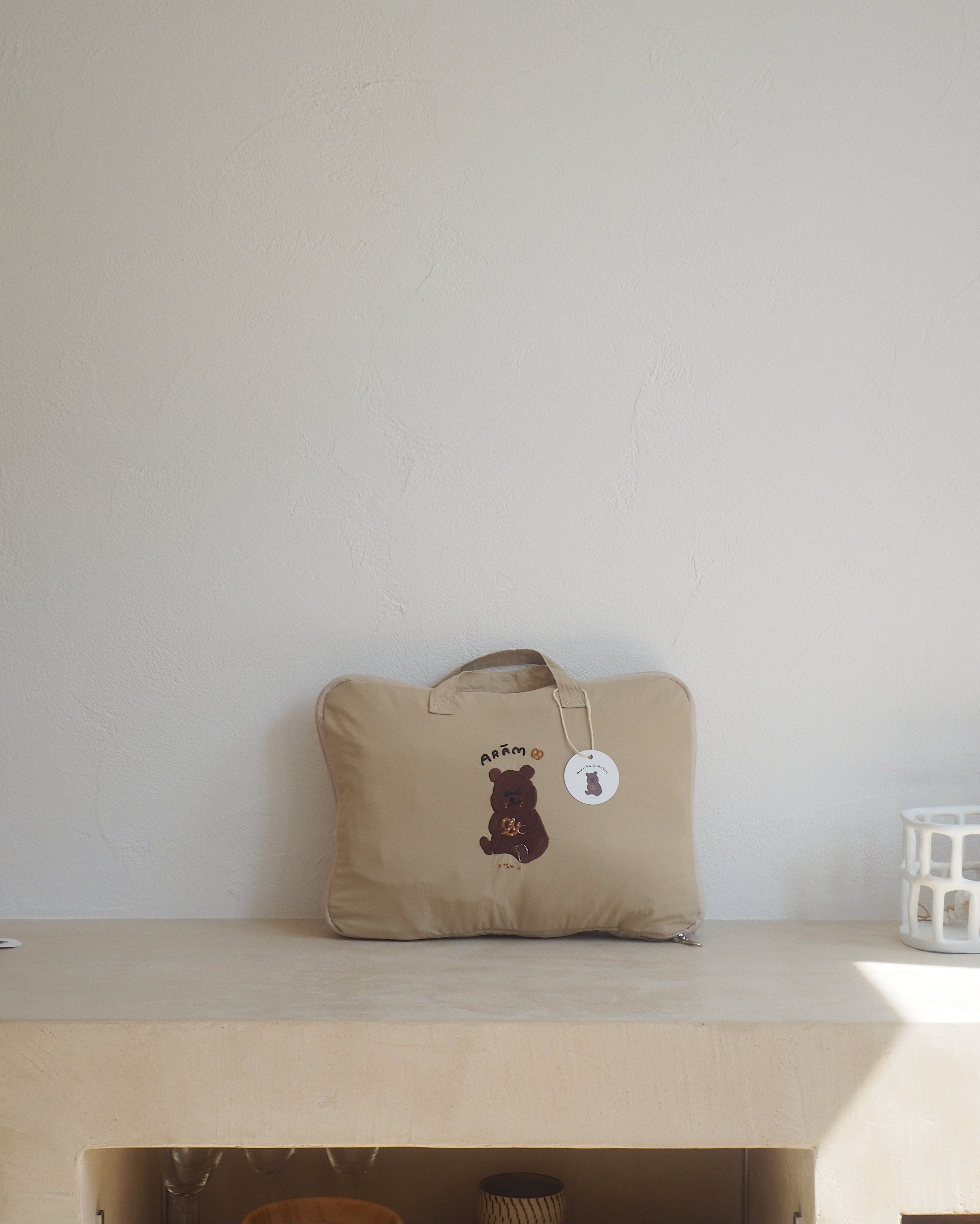 nutsくんのトラベルポーチ M | ARĀM creations