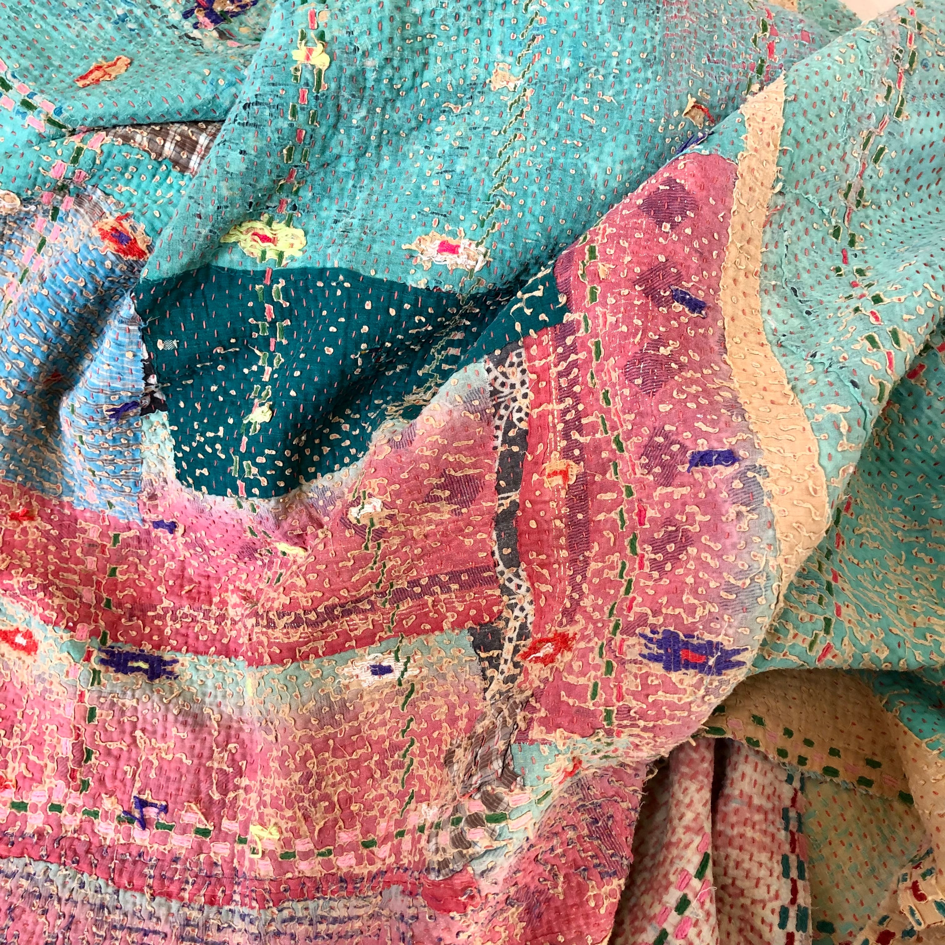 35％OFF】 春いろに彩り刺繍のラリーキルト 刺し子 エスニック インド綿 刺繍布 襤褸 古布 - ラグ