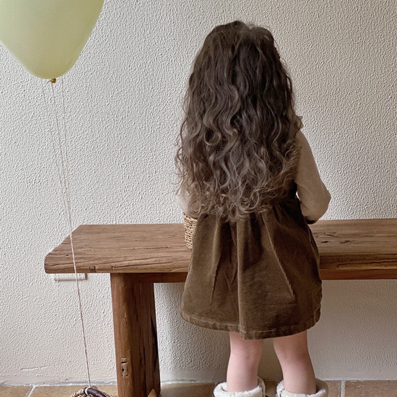 秋コーデュロイサロペットワンピース