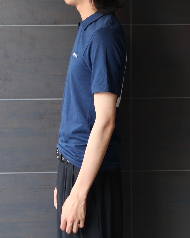 Tight collar t-shirt