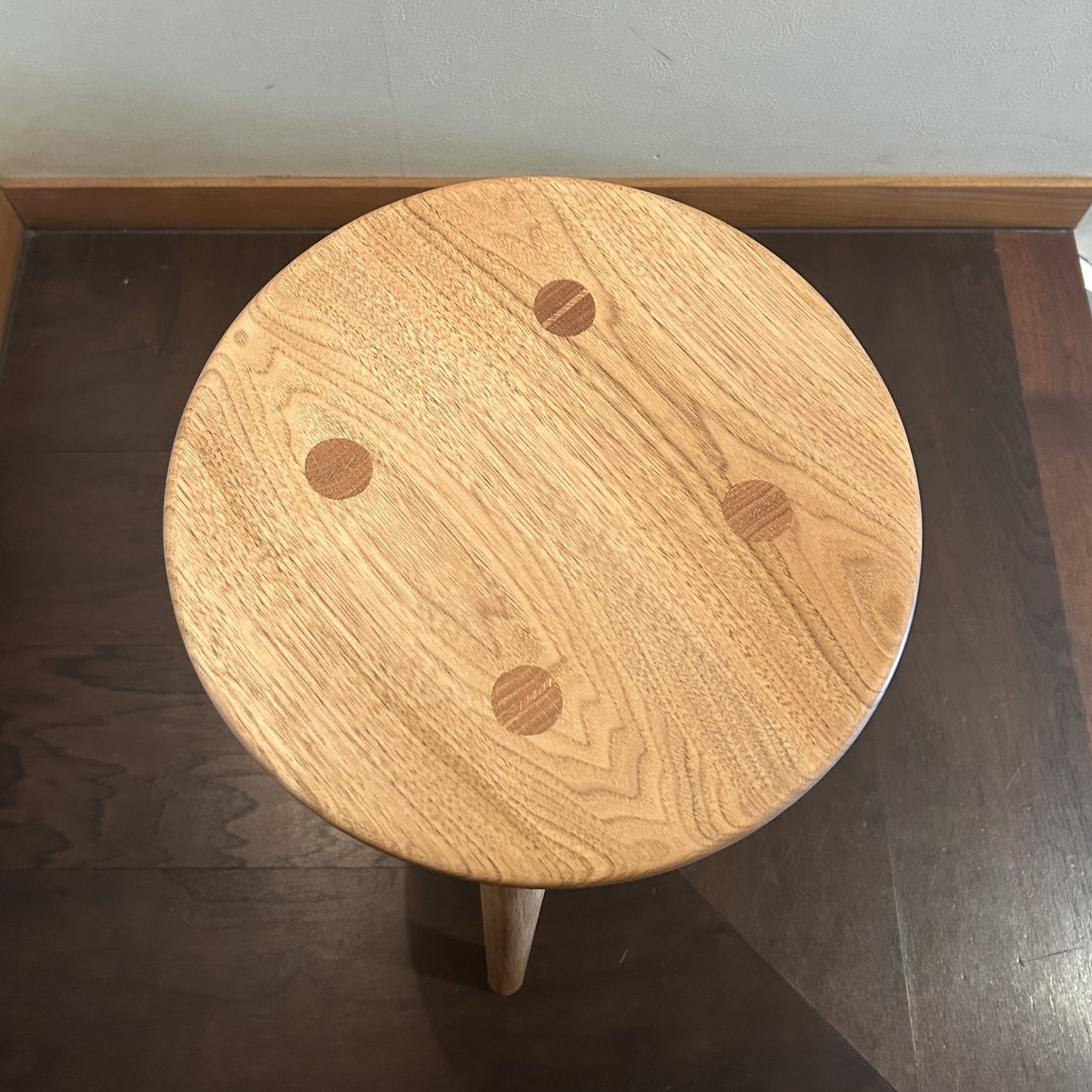 円スツール クルミ en [ circle ] stool - Walnut | 飛騨高山 家具工房