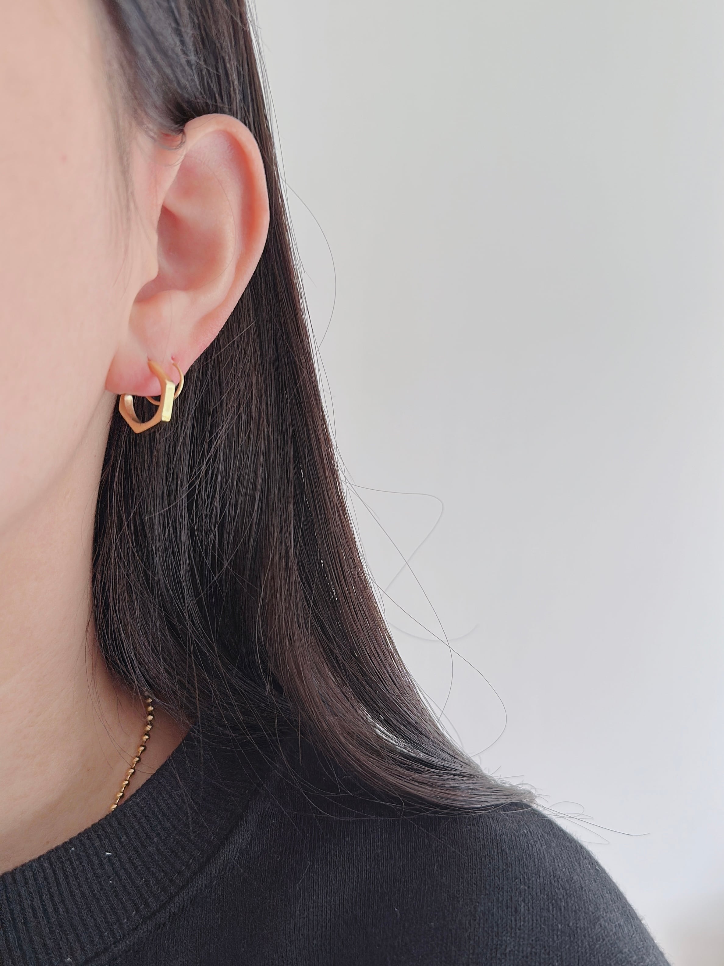 SS ホソネジリピアス | none