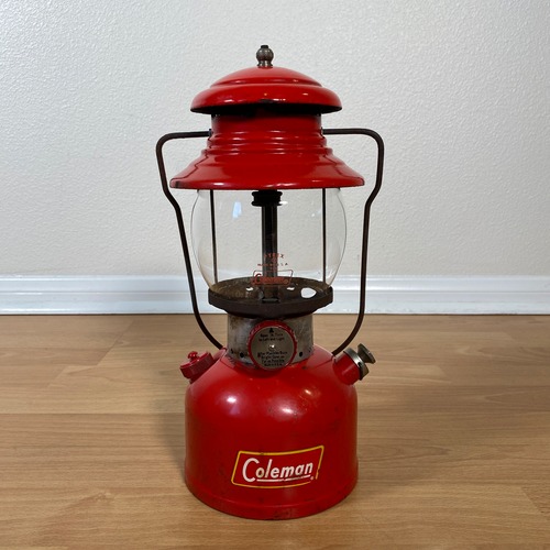 #775 【1957年1月】ビンテージ Coleman（コールマン）200A イエローボーダー ランタン キャンプ用品 アウトドア アメリカ